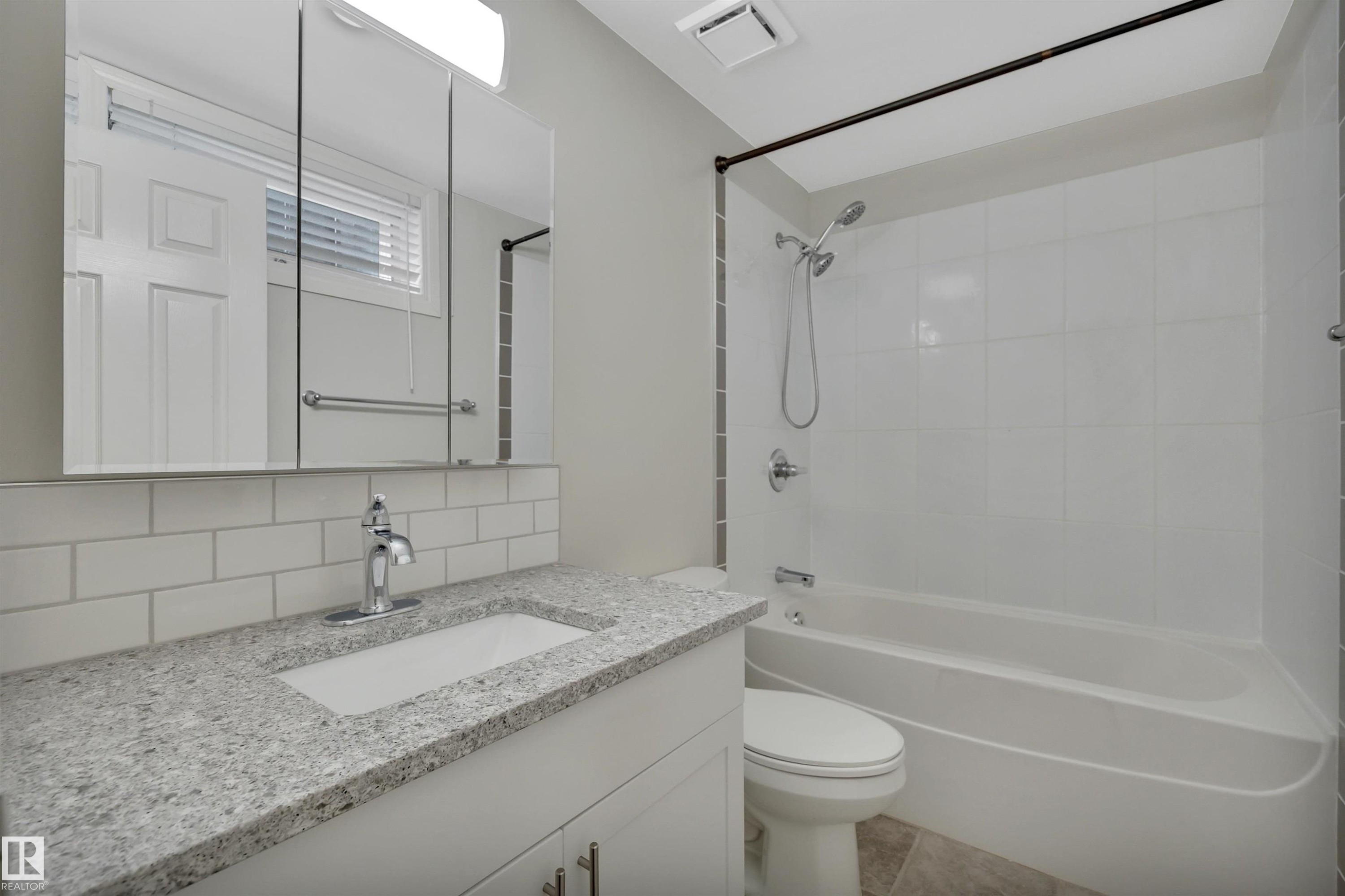 13432 58 Street, Edmonton, AB - Indoor Photo Showing Bathroom