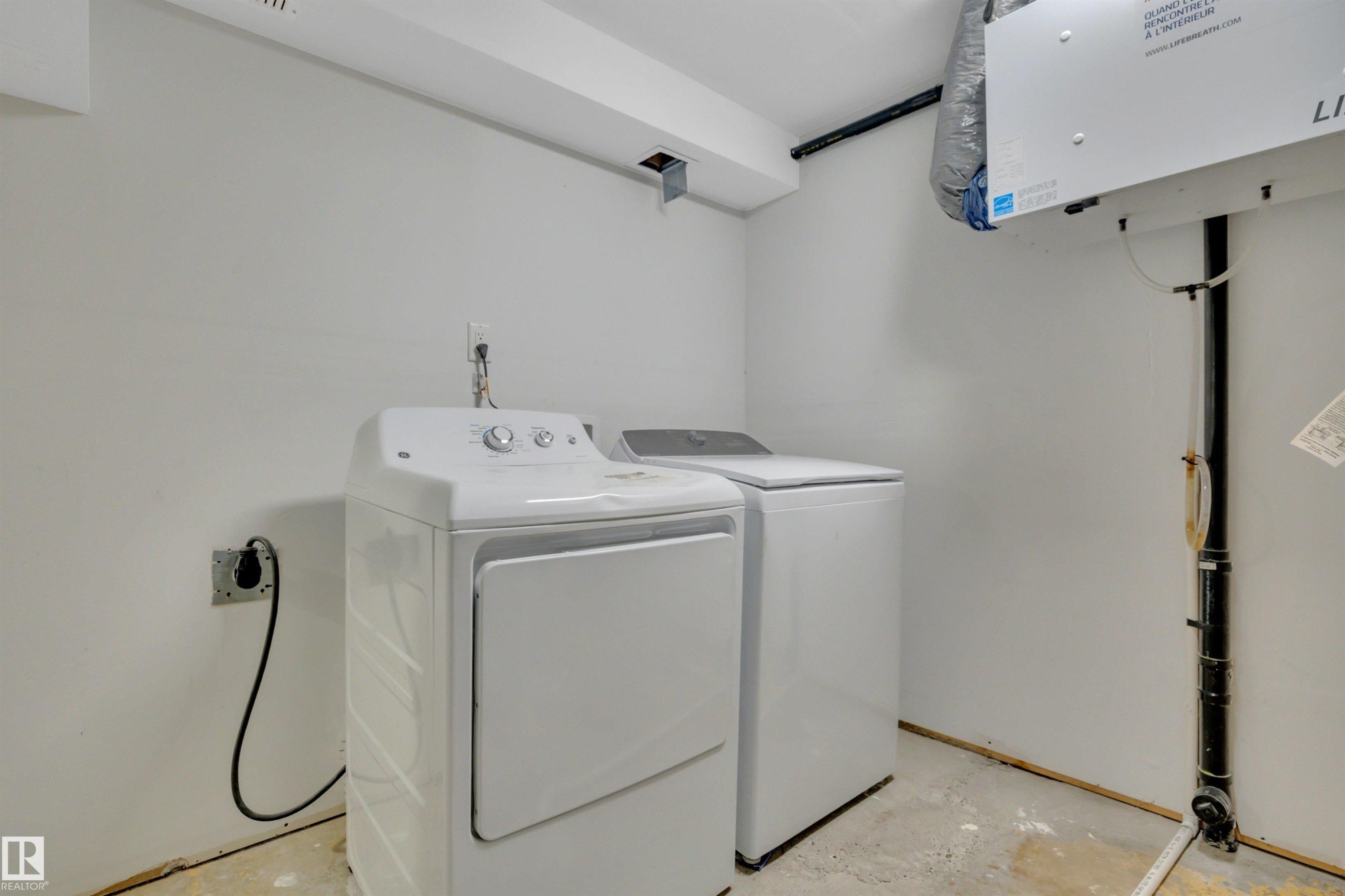 13432 58 Street, Edmonton, AB - Indoor Photo Showing Laundry Room