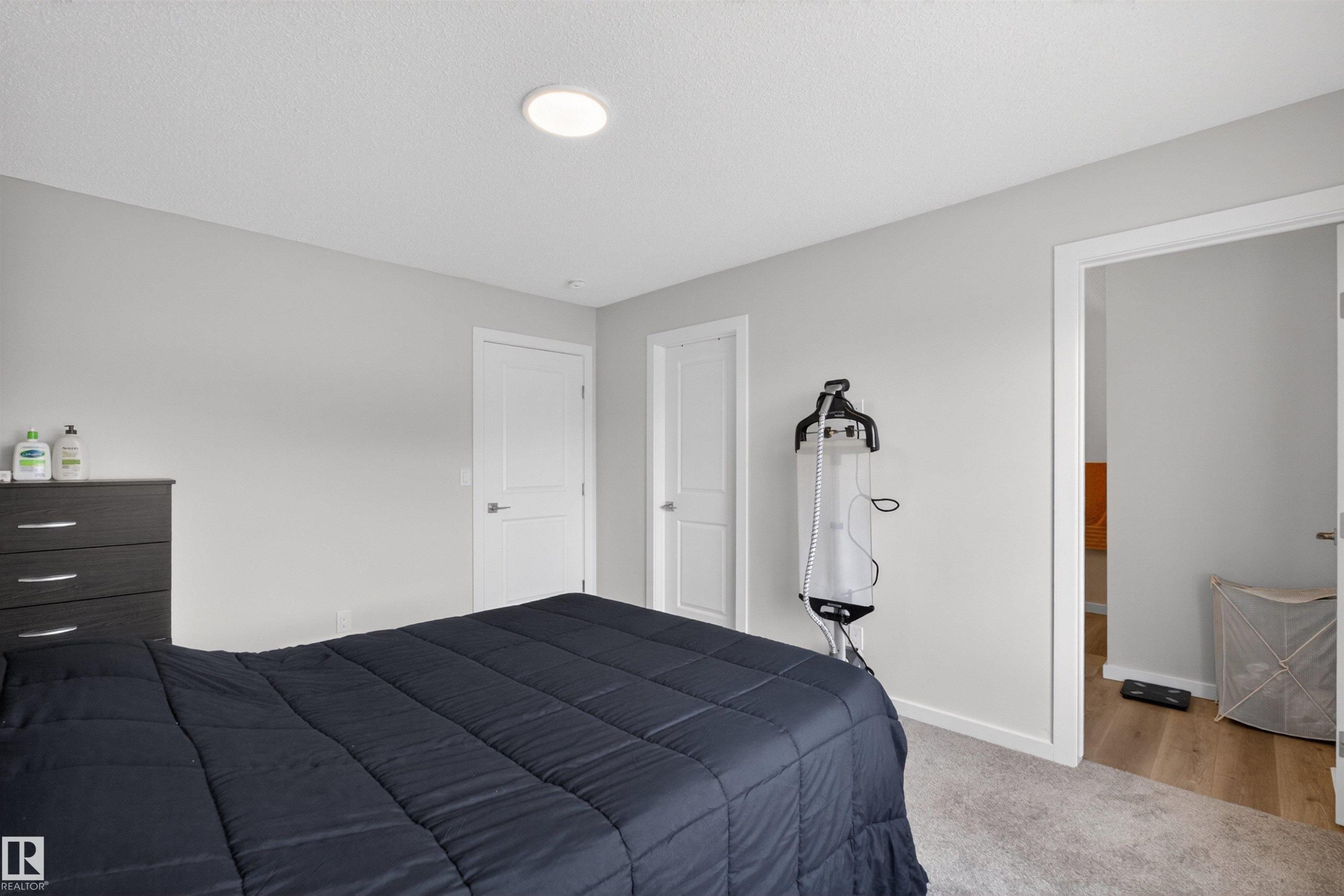 Bedroom featuring light gray walls, white trim, and a recessed ceiling light - 332 Juniper Cove, Leduc, AB - Indoor Photo Showing Bedroom