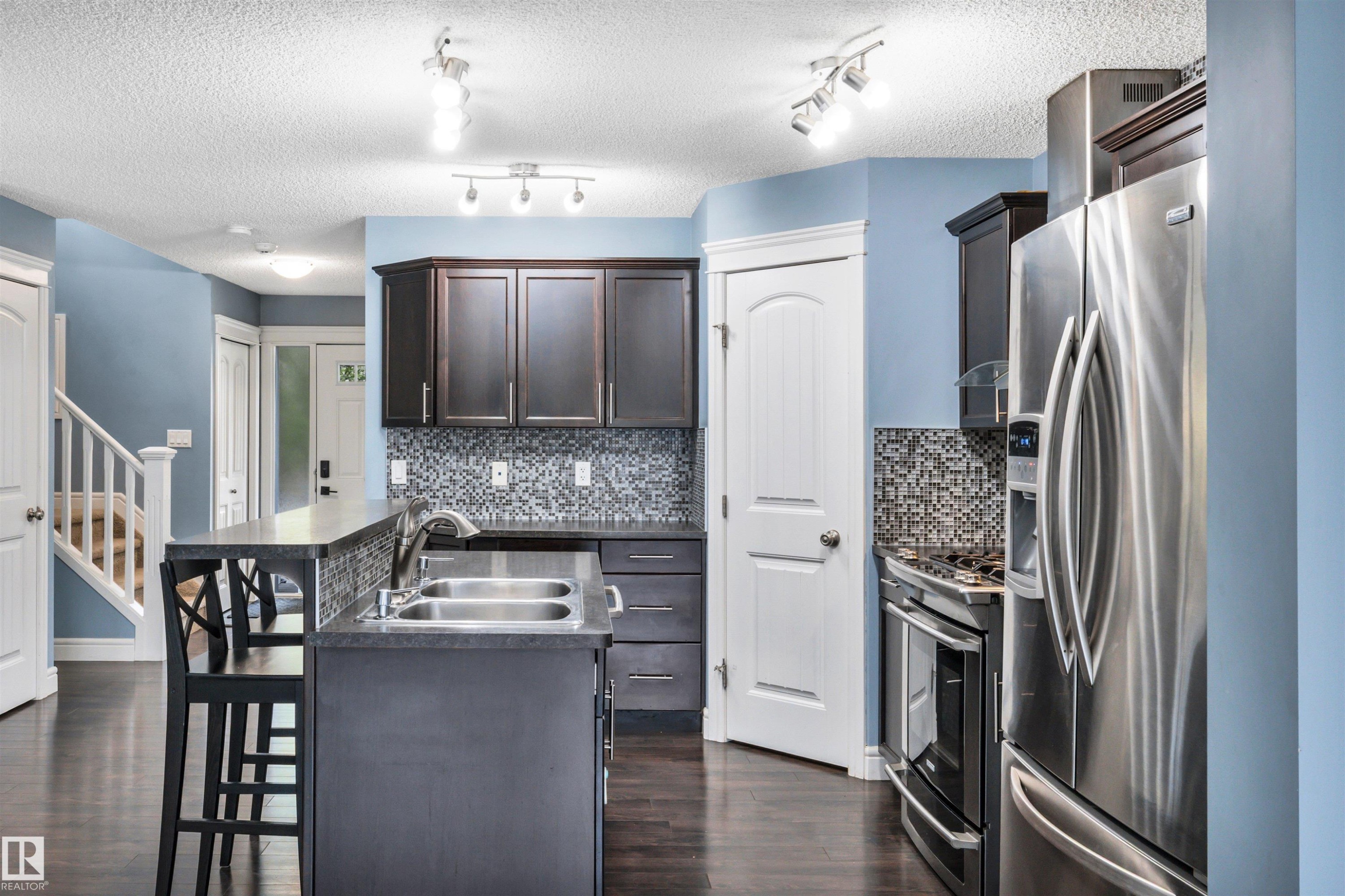 2429 Austin Crescent, Edmonton, AB - Indoor Photo Showing Kitchen With Stainless Steel Kitchen With Double Sink With Upgraded Kitchen