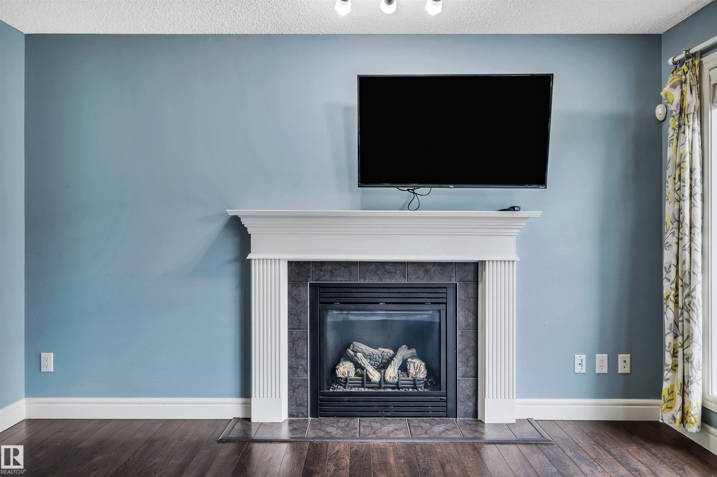 2429 Austin Crescent, Edmonton, AB - Indoor Photo Showing Living Room With Fireplace