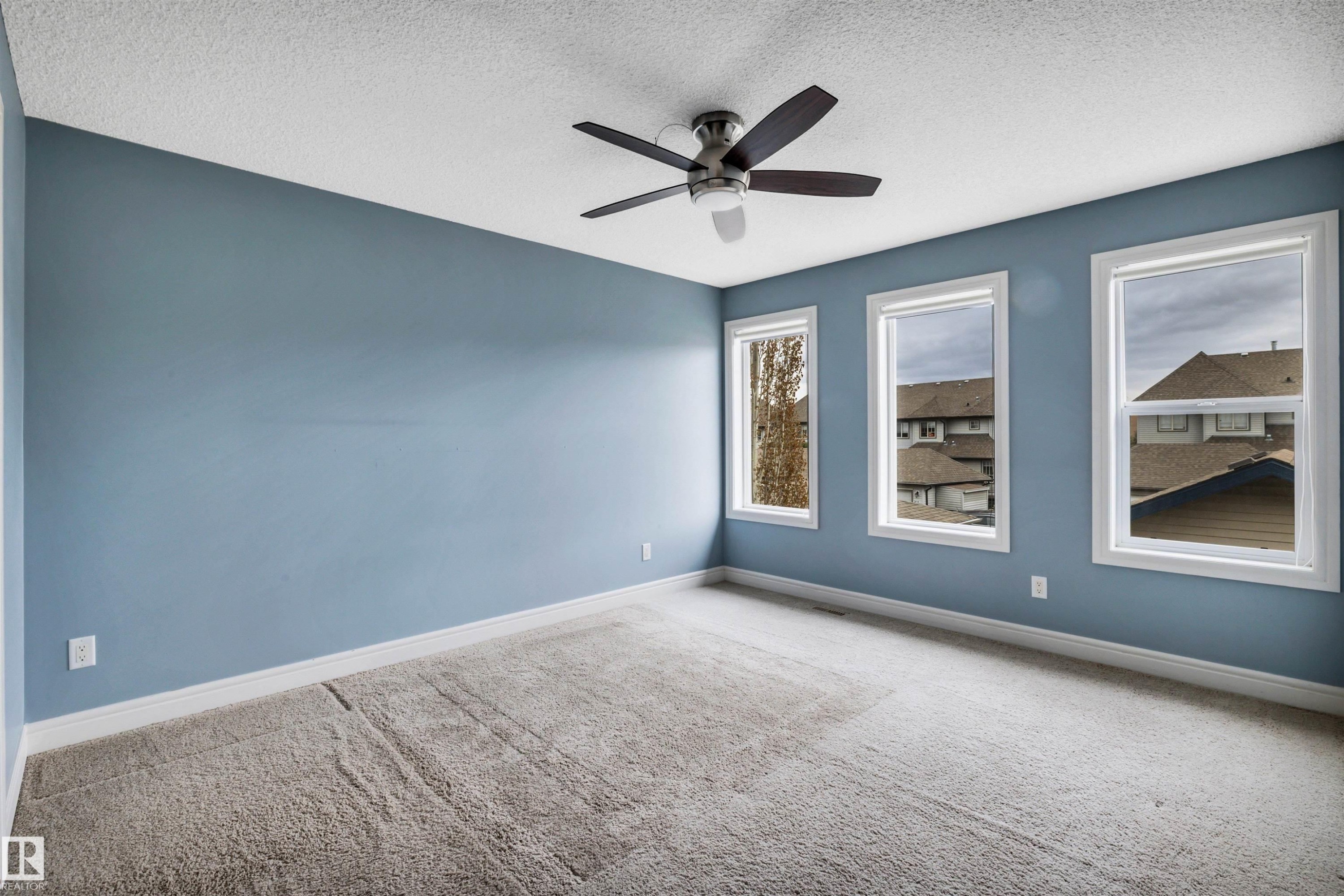 2429 Austin Crescent, Edmonton, AB - Indoor Photo Showing Other Room