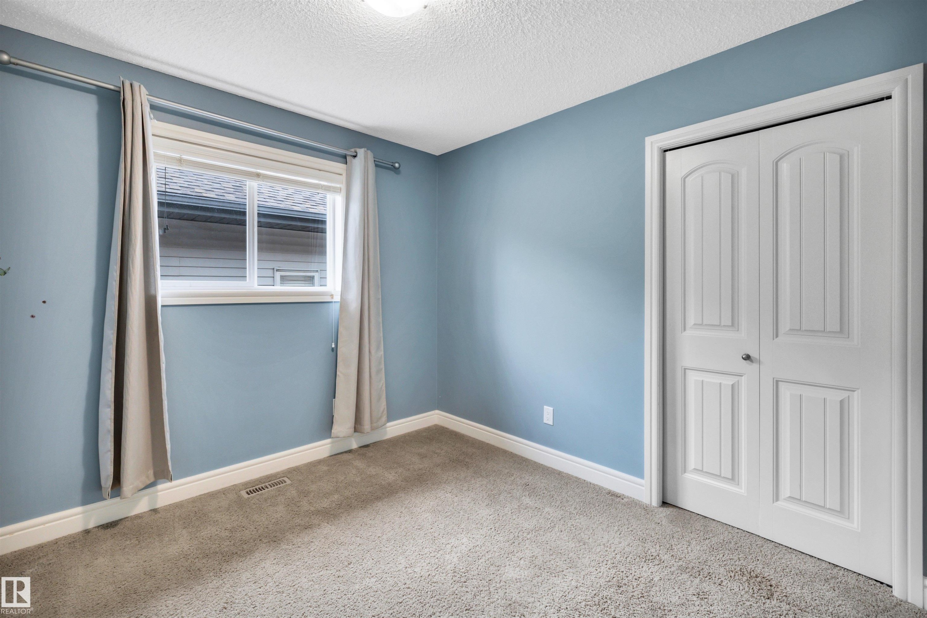 2429 Austin Crescent, Edmonton, AB - Indoor Photo Showing Other Room
