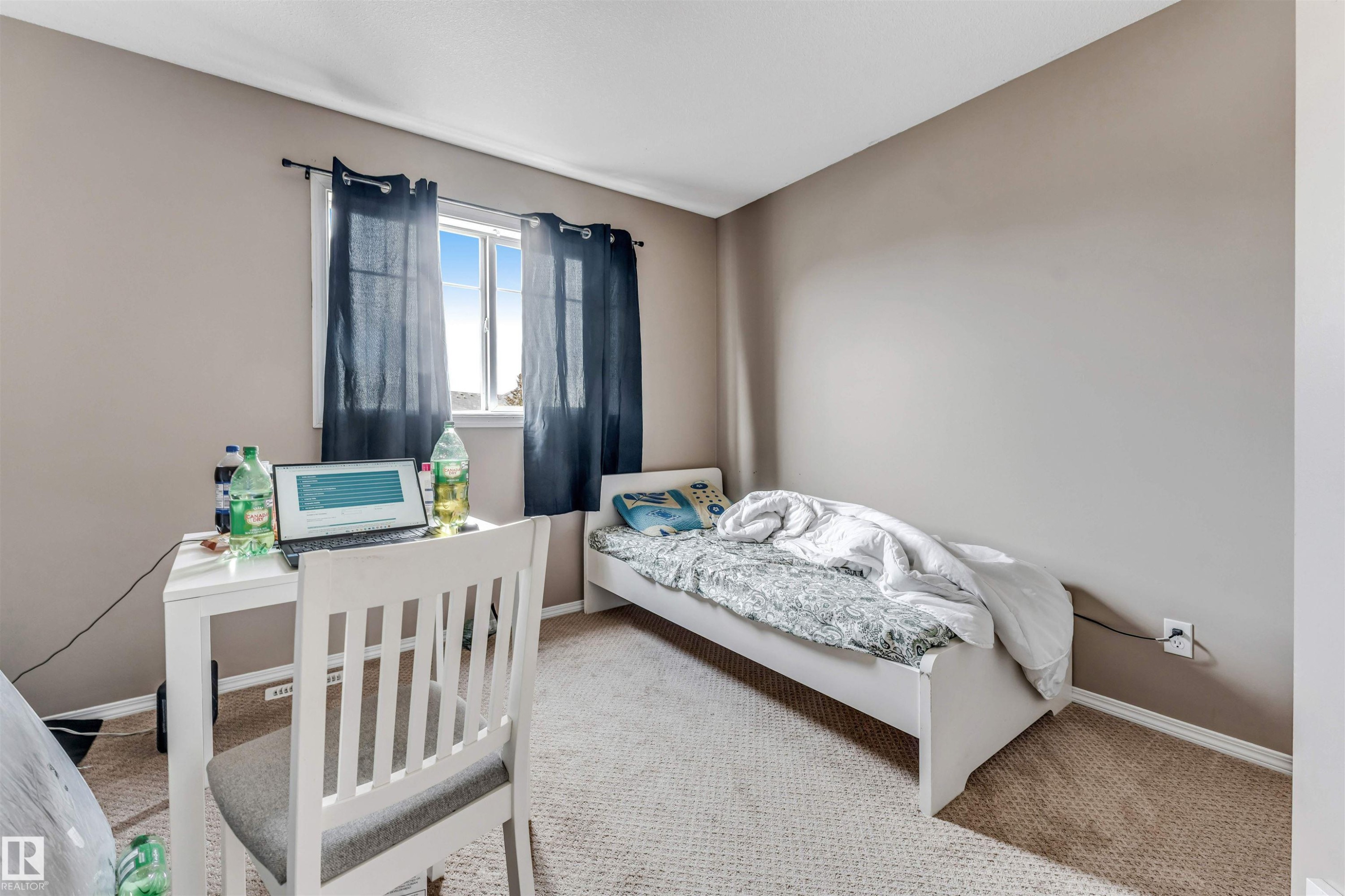Bedroom featuring neutral wall paint, a single window, and carpet flooring - 135 150 Edwards Drive, Edmonton, AB - Indoor Photo Showing Bedroom