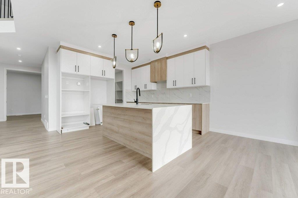 1847 Crossbill Loop Nw, Edmonton, AB - Indoor Photo Showing Kitchen