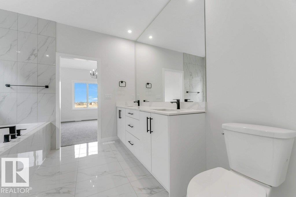 1847 Crossbill Loop Nw, Edmonton, AB - Indoor Photo Showing Bathroom