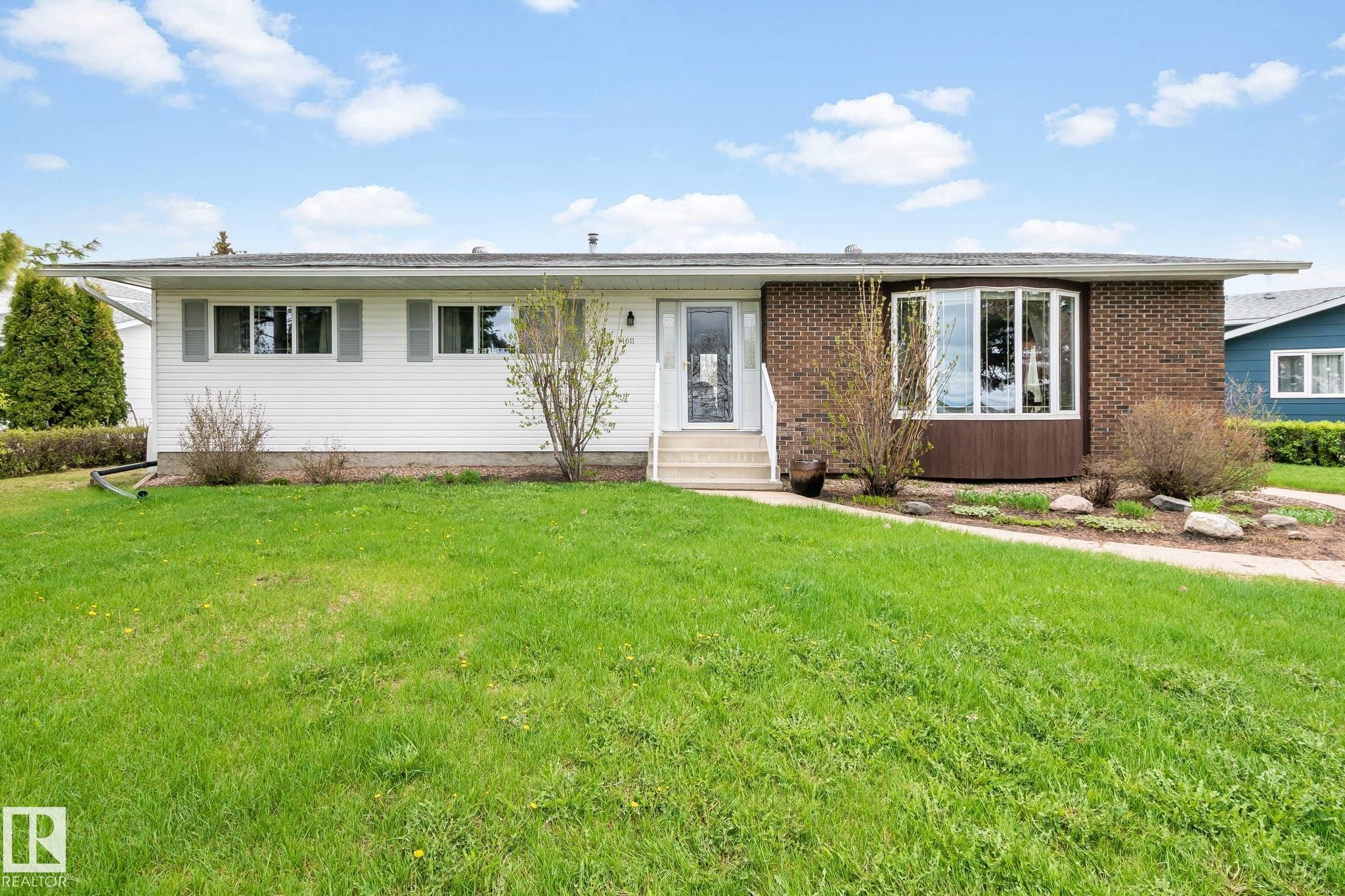 Ranch-style exterior with a split facade featuring white siding and brickwork - 4611 Lakeshore Drive, Bonnyville Town, AB - Outdoor