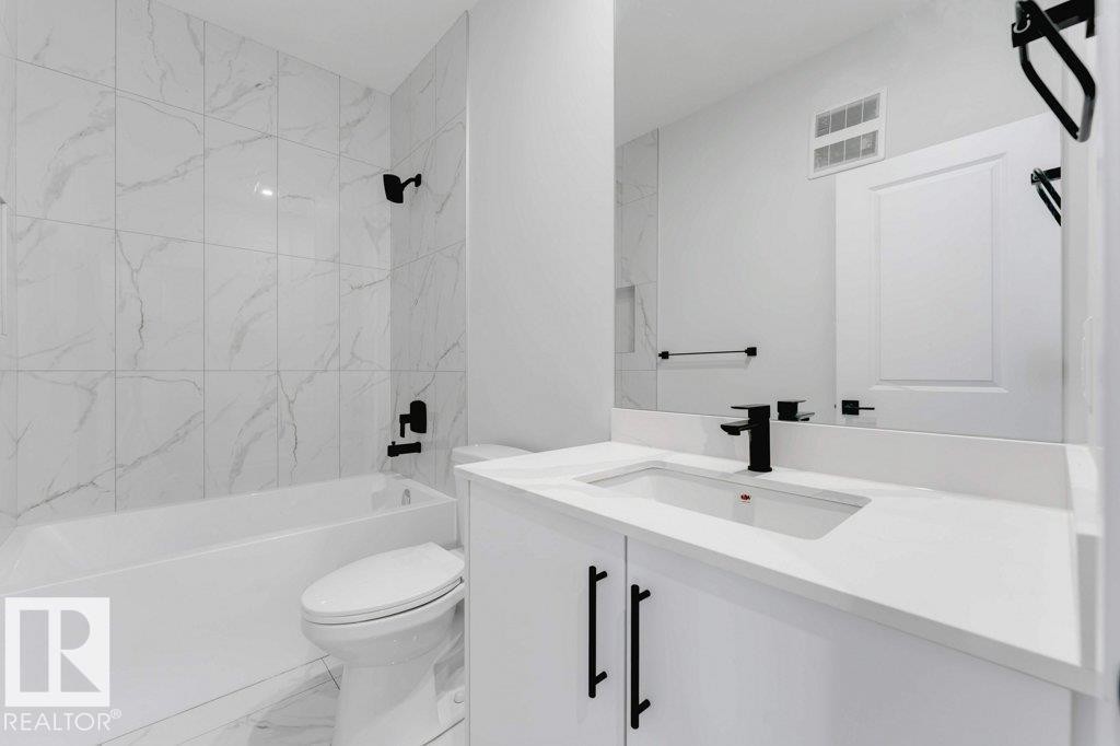 1623 Siskin Link Link, Edmonton, AB - Indoor Photo Showing Bathroom