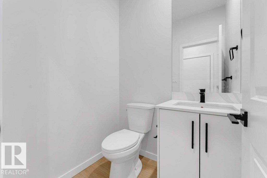 1623 Siskin Link Link, Edmonton, AB - Indoor Photo Showing Bathroom