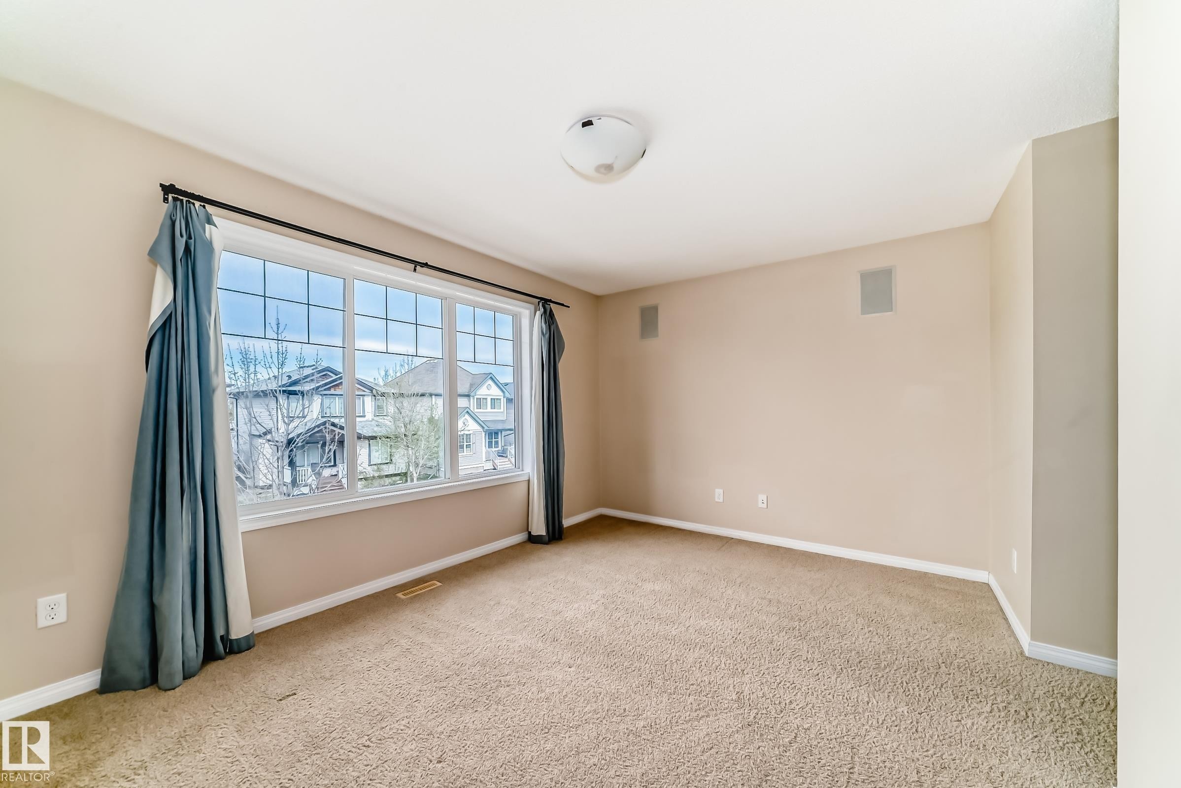 7706 Schmid Crescent, Edmonton, AB - Indoor Photo Showing Other Room