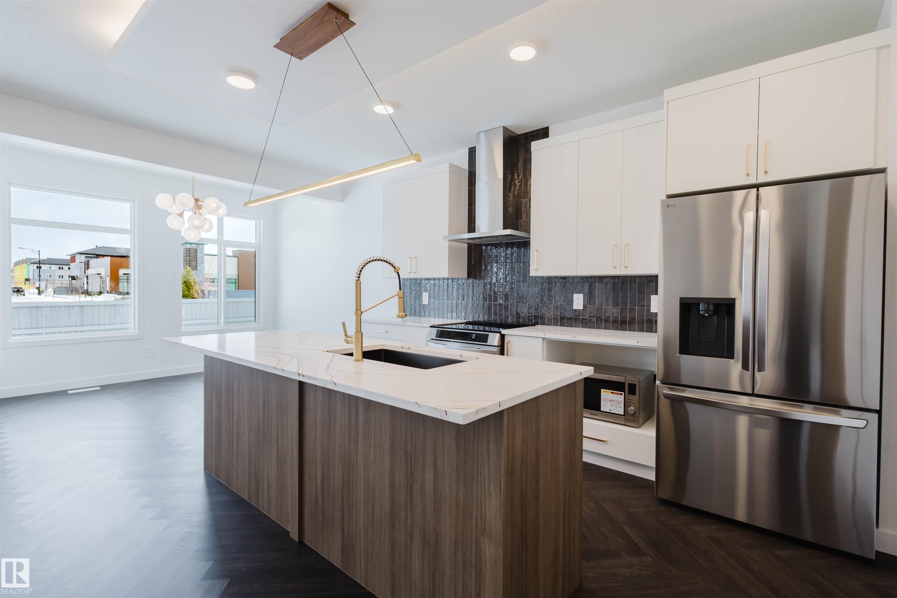 8243 Kiriak Loop Sw, Edmonton, AB - Indoor Photo Showing Kitchen With Stainless Steel Kitchen With Upgraded Kitchen