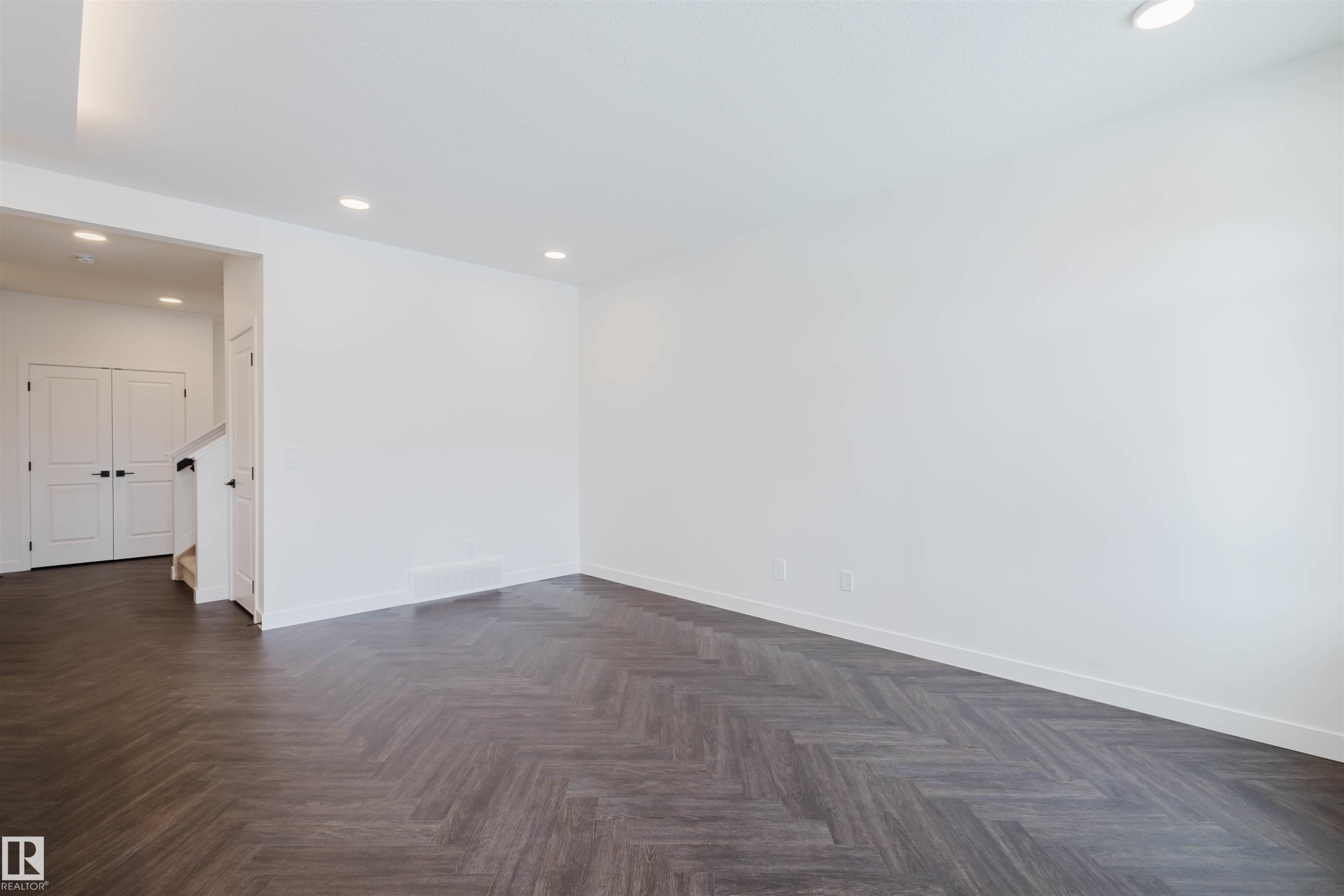 8243 Kiriak Loop Sw, Edmonton, AB - Indoor Photo Showing Other Room