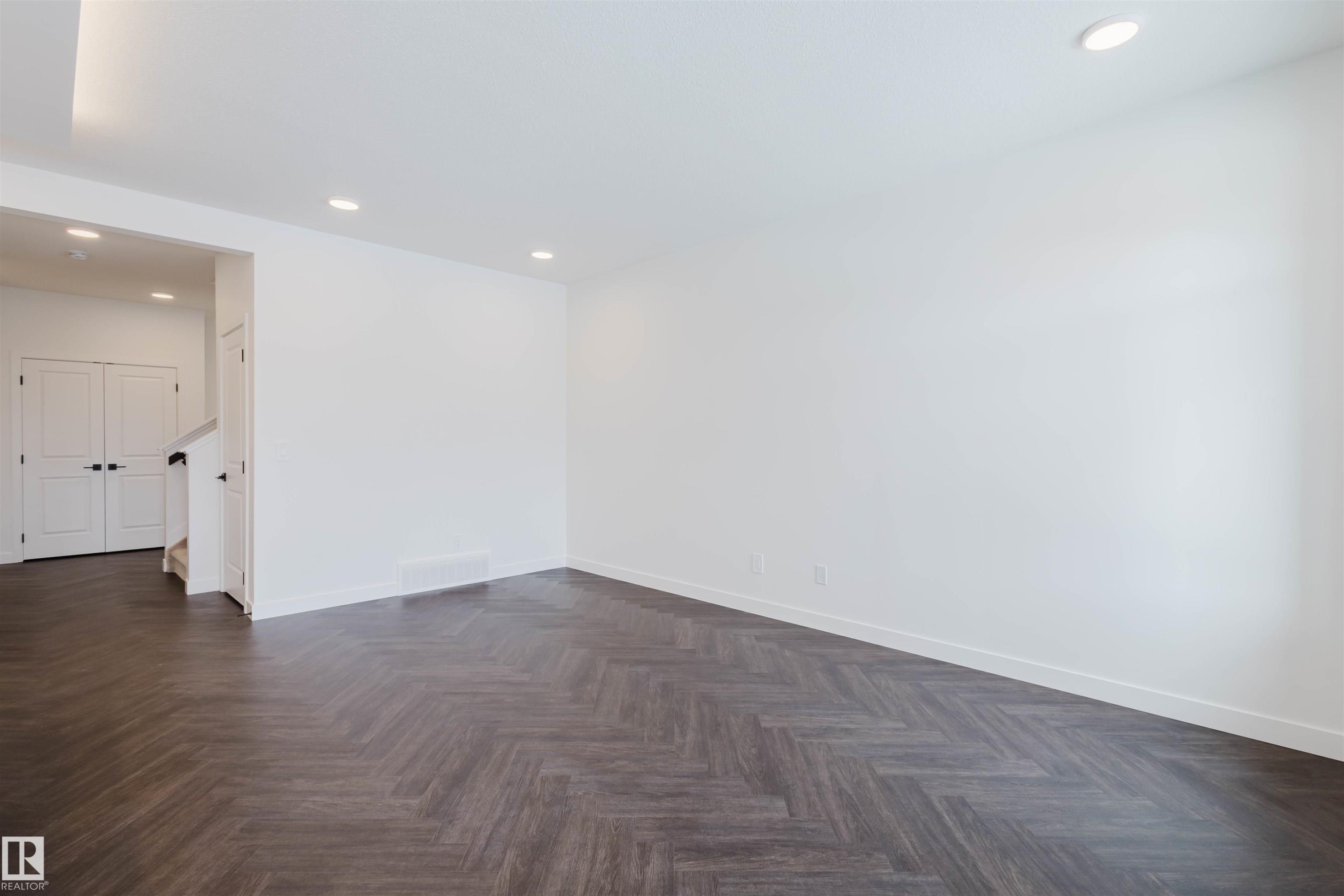 8243 Kiriak Loop Sw, Edmonton, AB - Indoor Photo Showing Other Room