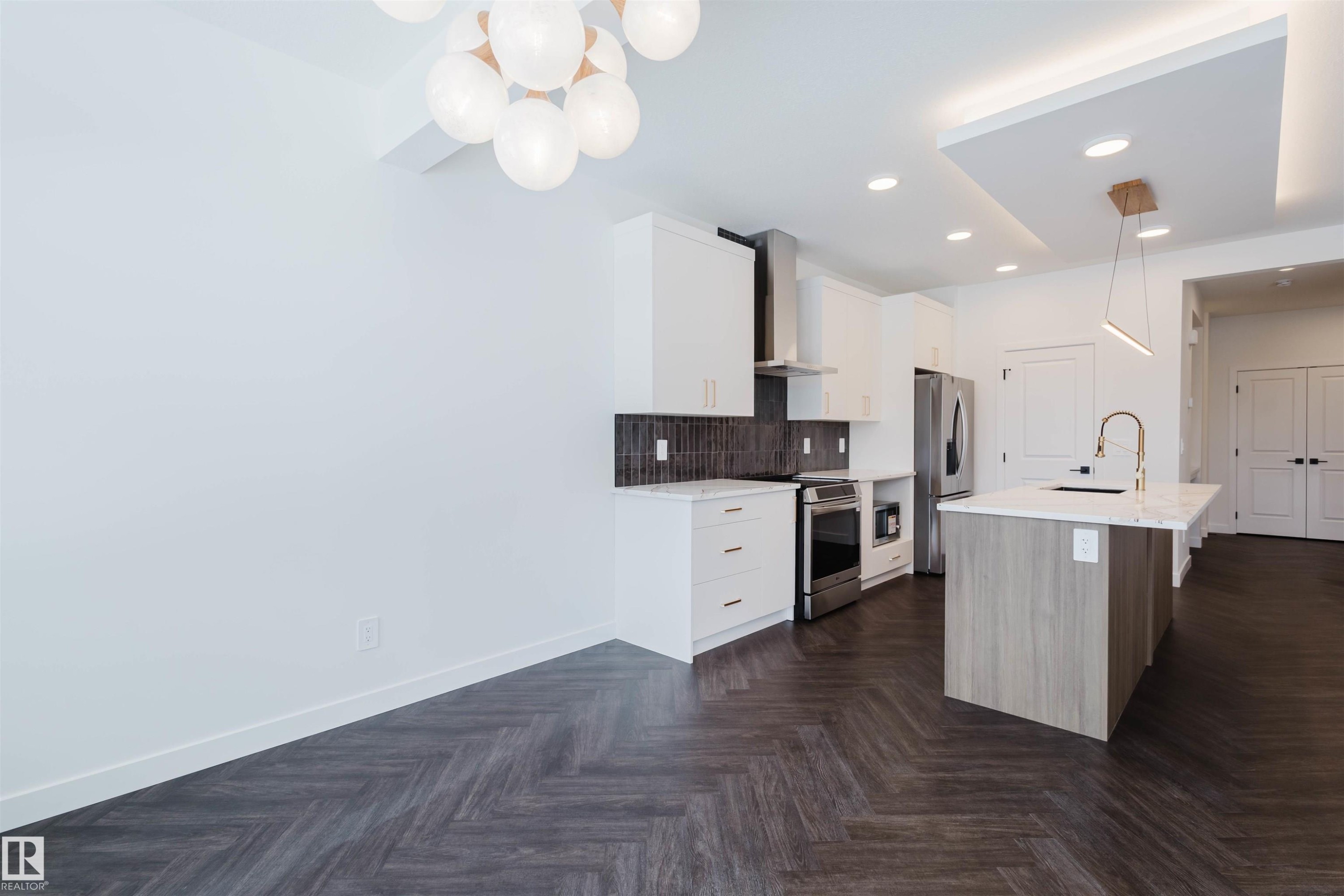 8243 Kiriak Loop Sw, Edmonton, AB - Indoor Photo Showing Kitchen With Stainless Steel Kitchen With Upgraded Kitchen