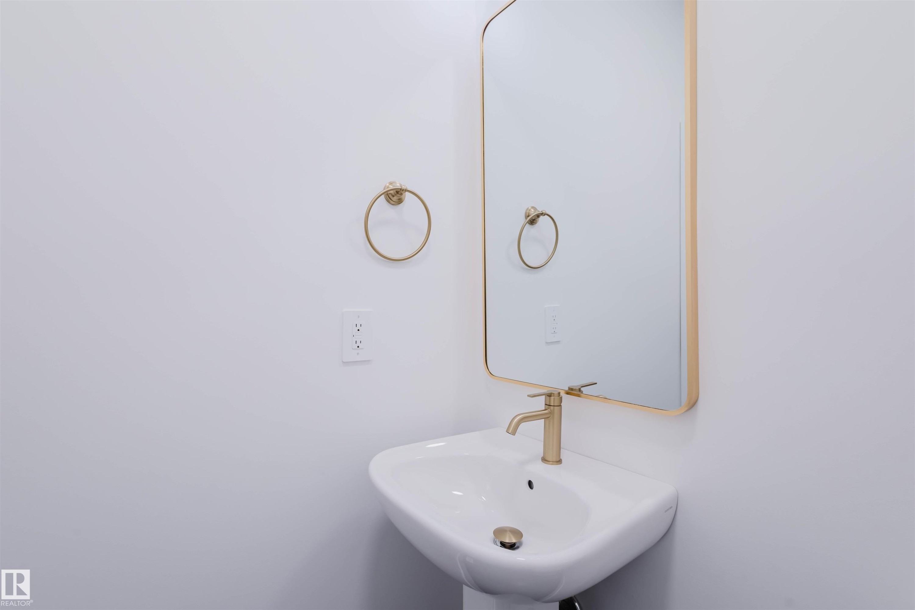 8243 Kiriak Loop Sw, Edmonton, AB - Indoor Photo Showing Bathroom