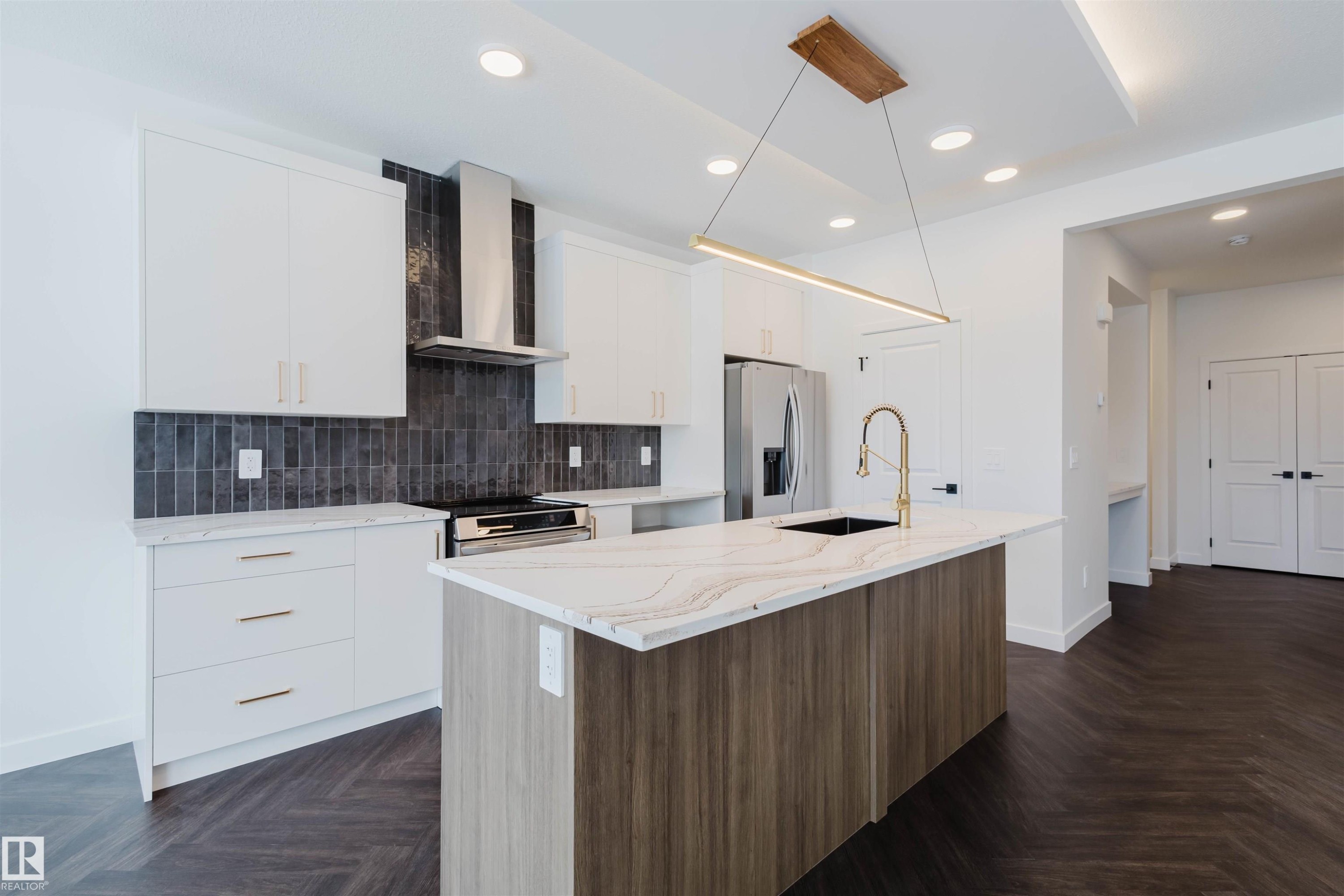 8243 Kiriak Loop Sw, Edmonton, AB - Indoor Photo Showing Kitchen With Upgraded Kitchen