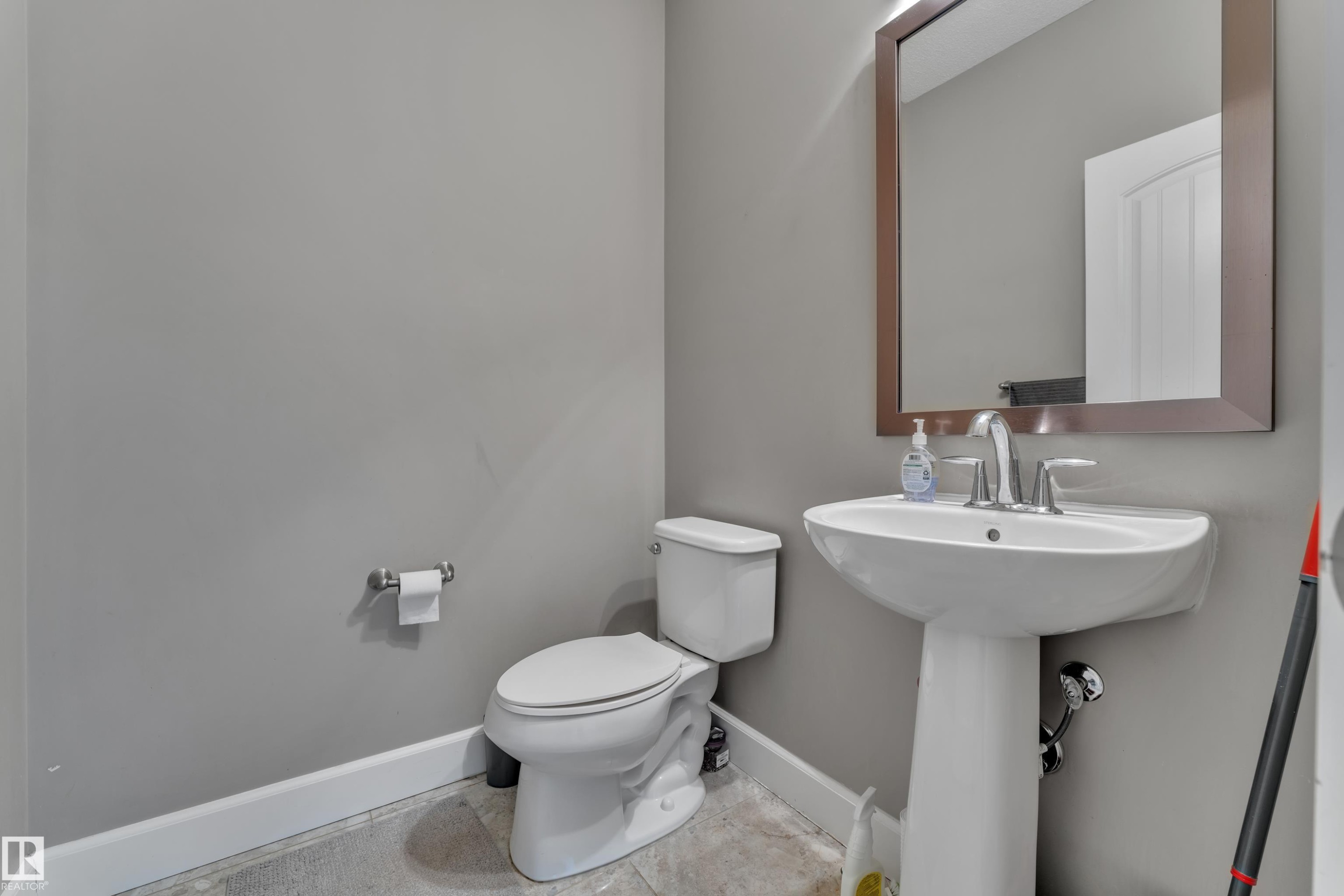 3203 Winspear Crescent, Edmonton, AB - Indoor Photo Showing Bathroom