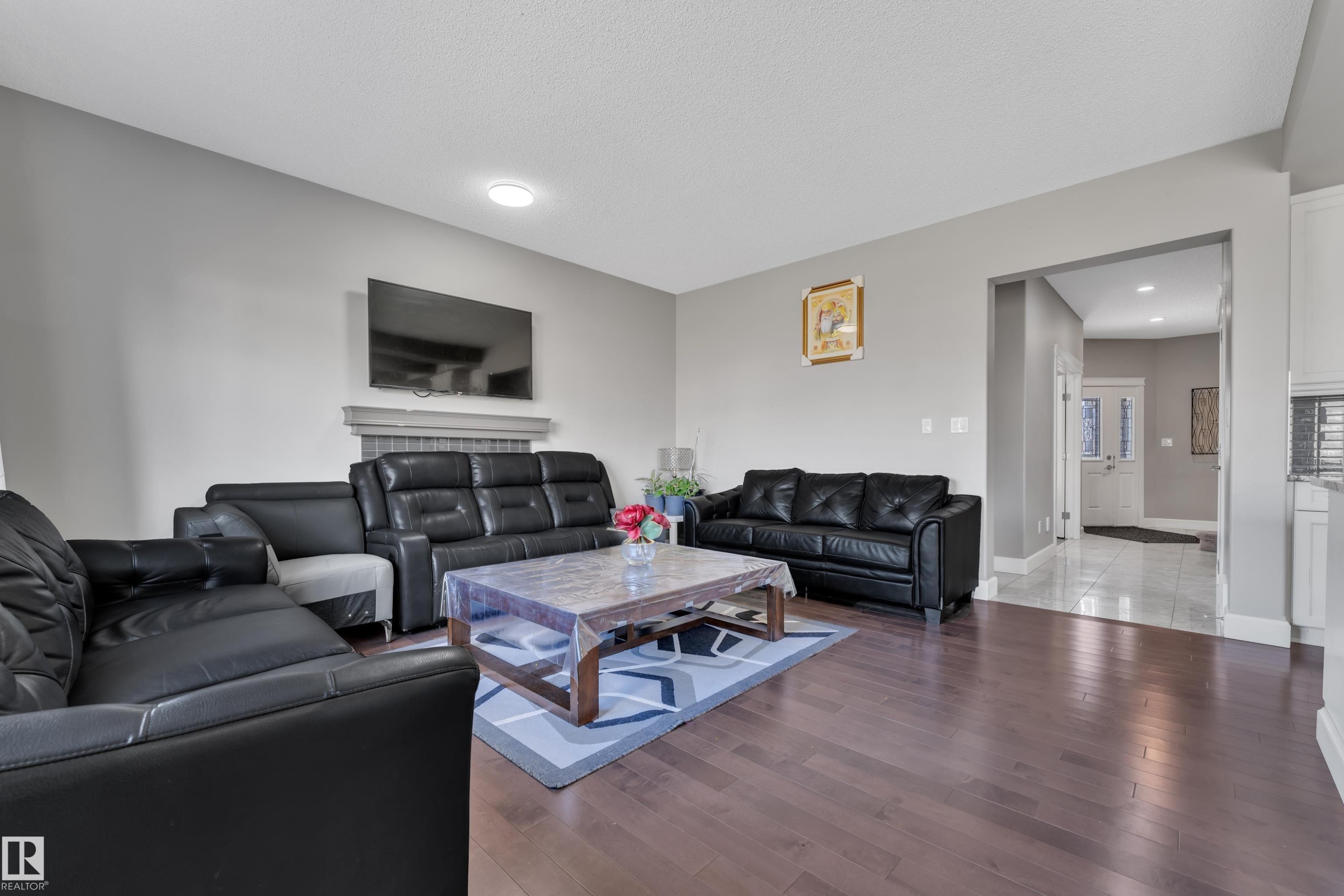3203 Winspear Crescent, Edmonton, AB - Indoor Photo Showing Living Room
