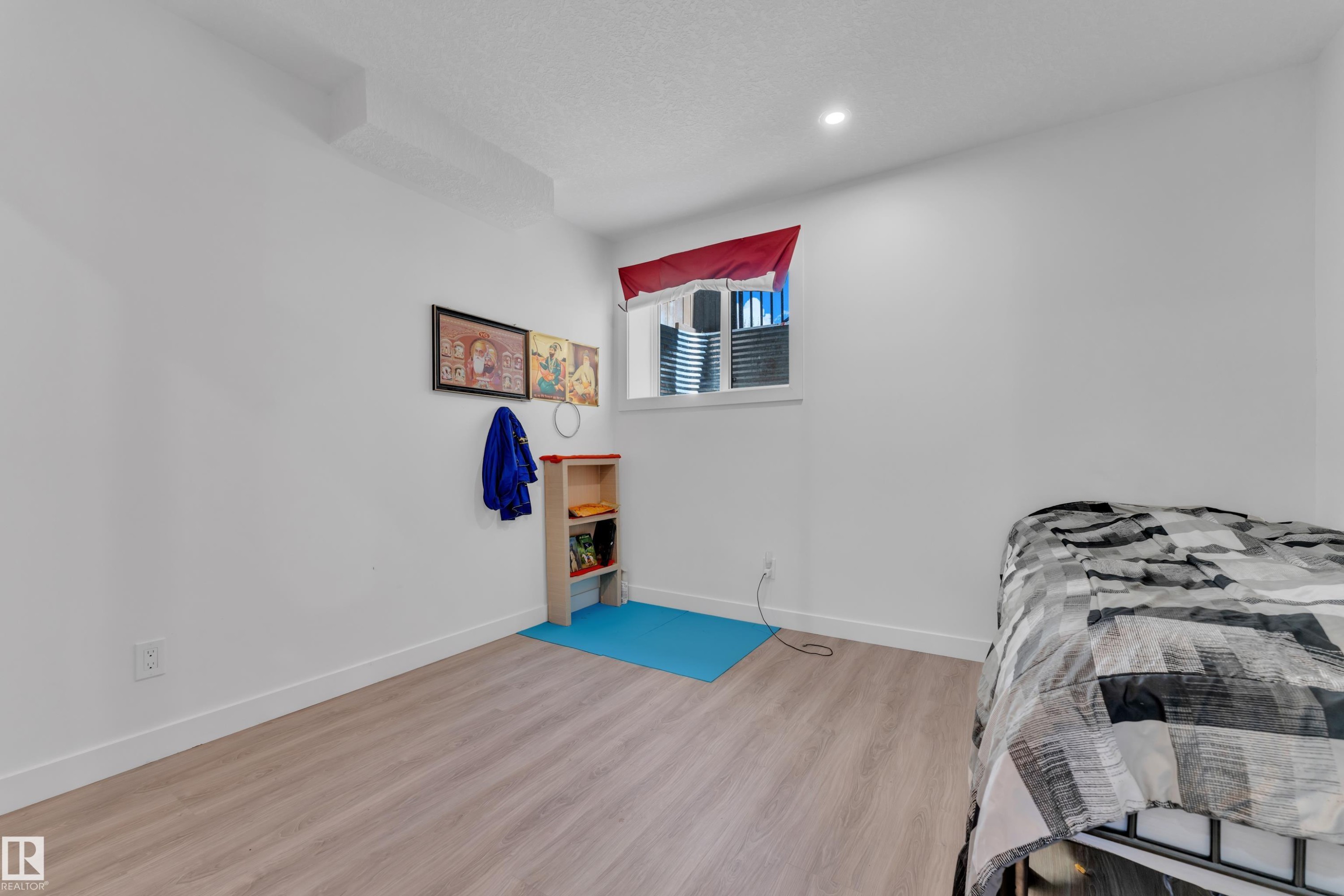 3203 Winspear Crescent, Edmonton, AB - Indoor Photo Showing Bedroom