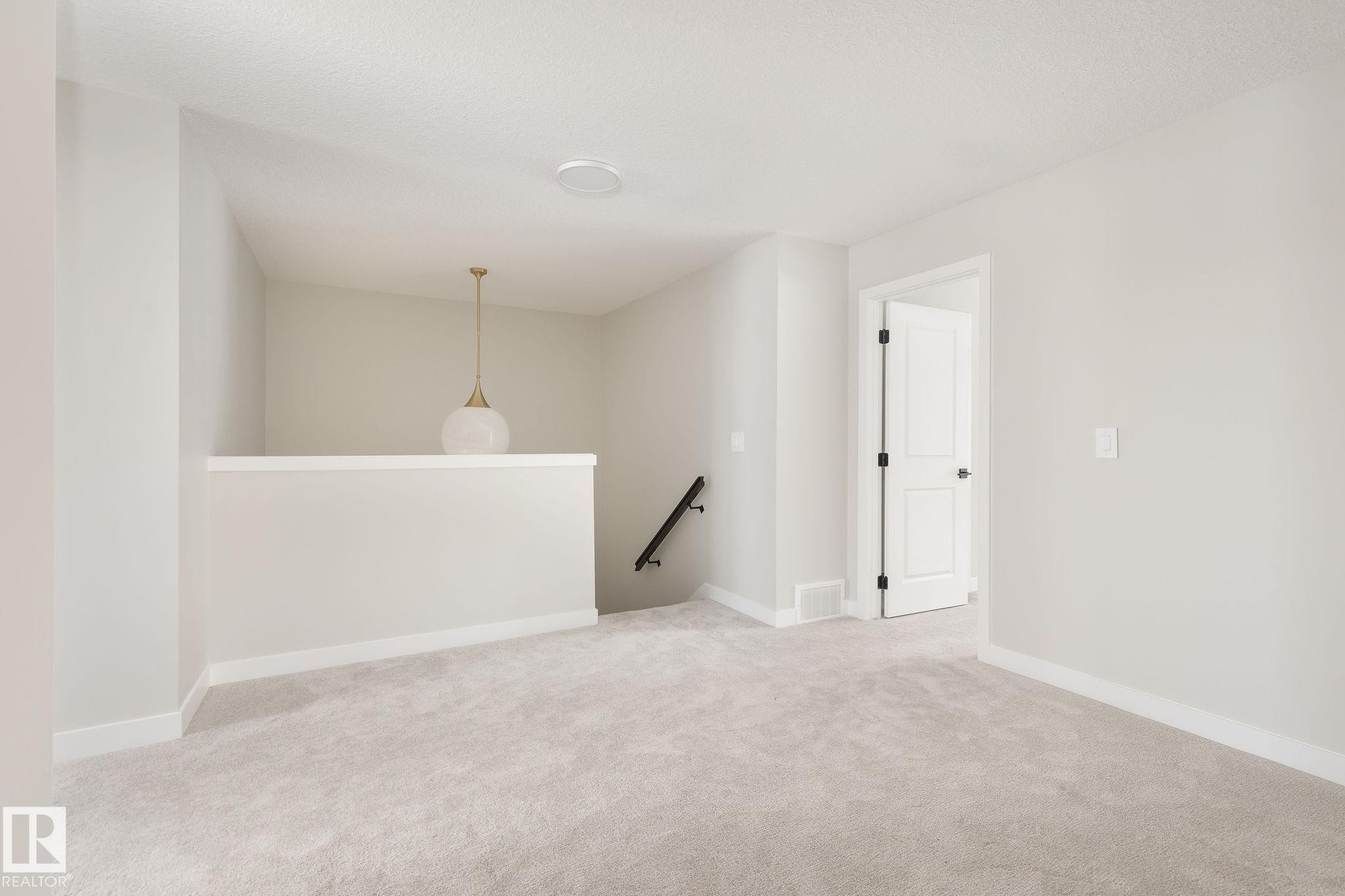 2210 Crossbill Link Nw, Edmonton, AB - Indoor Photo Showing Other Room