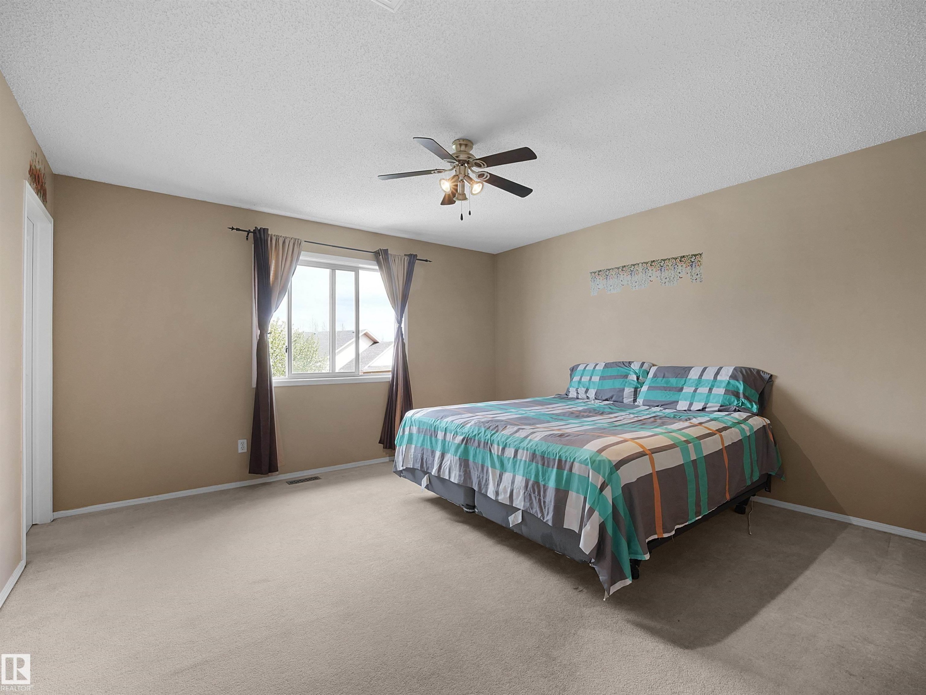 Carpeted room with neutral-toned walls - 16121 131A Street, Edmonton, AB - Indoor Photo Showing Bedroom
