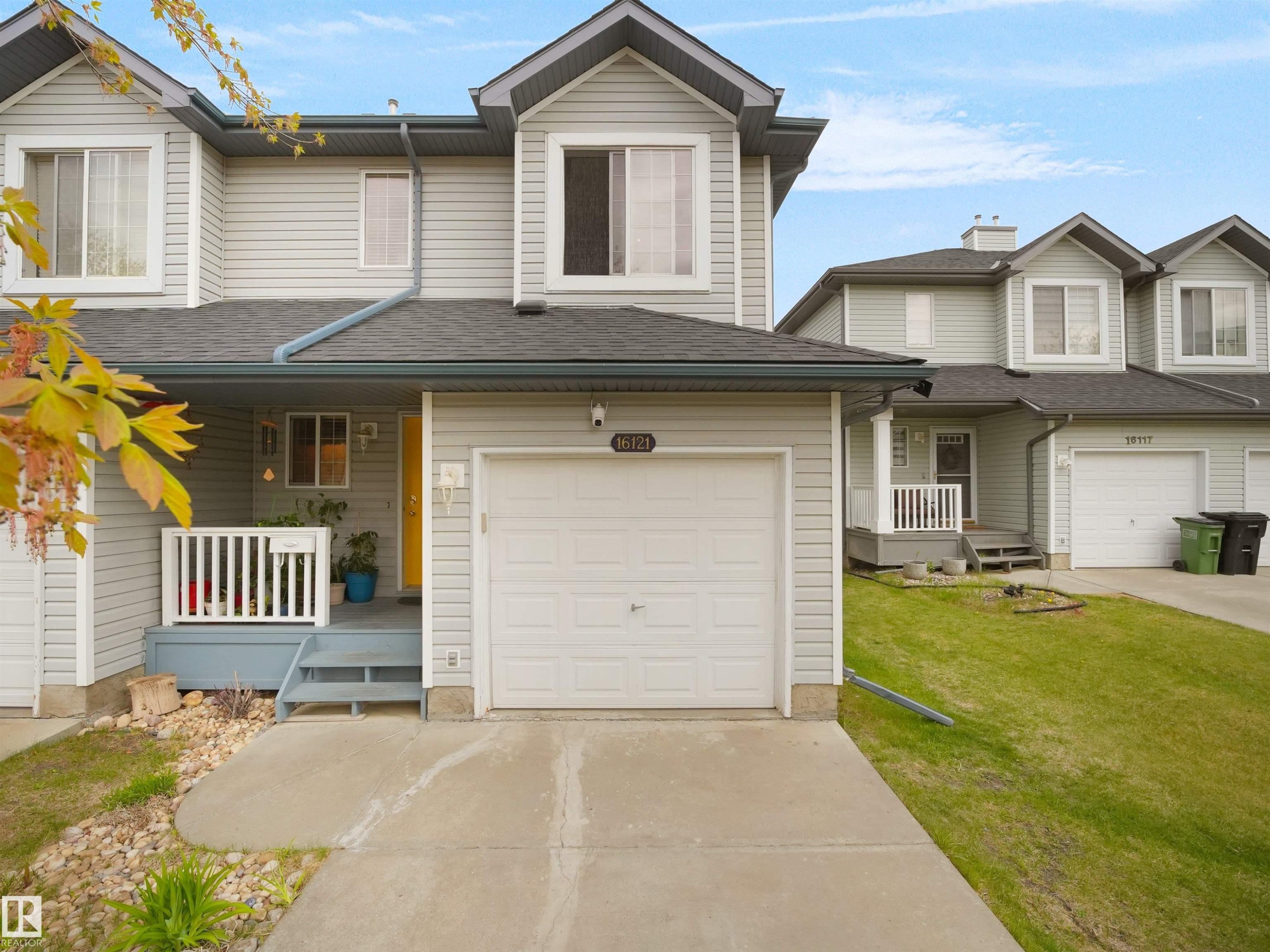 Grey vinyl siding exterior with dark grey shingle roof and white trim - 16121 131A Street, Edmonton, AB - Outdoor With Facade