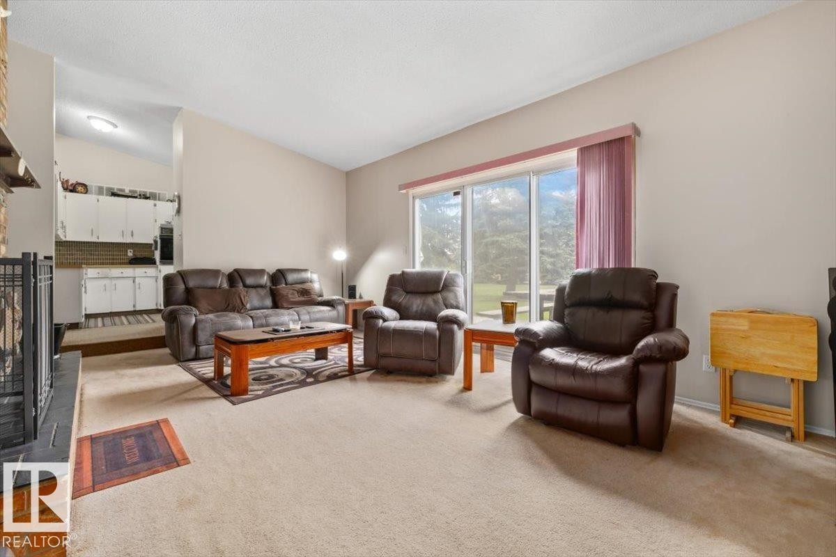 4411 209 Street Nw, Edmonton, AB - Indoor Photo Showing Living Room