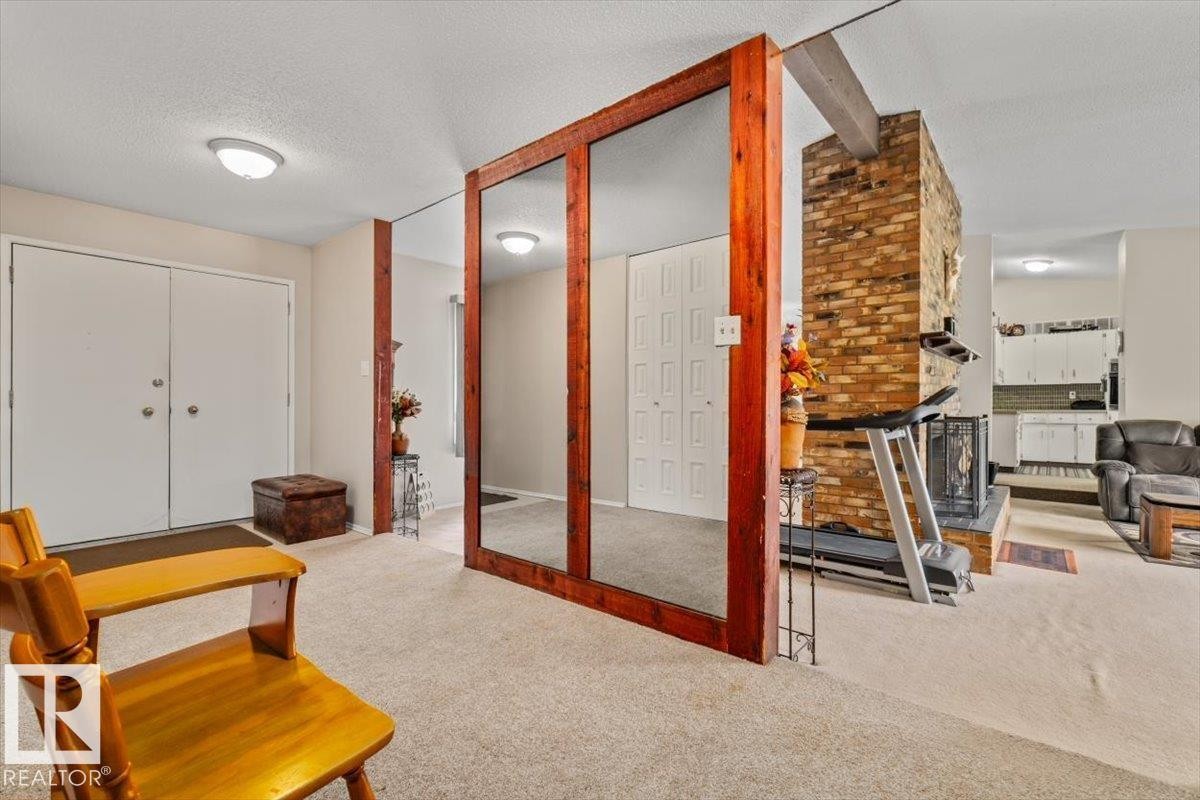 4411 209 Street Nw, Edmonton, AB - Indoor