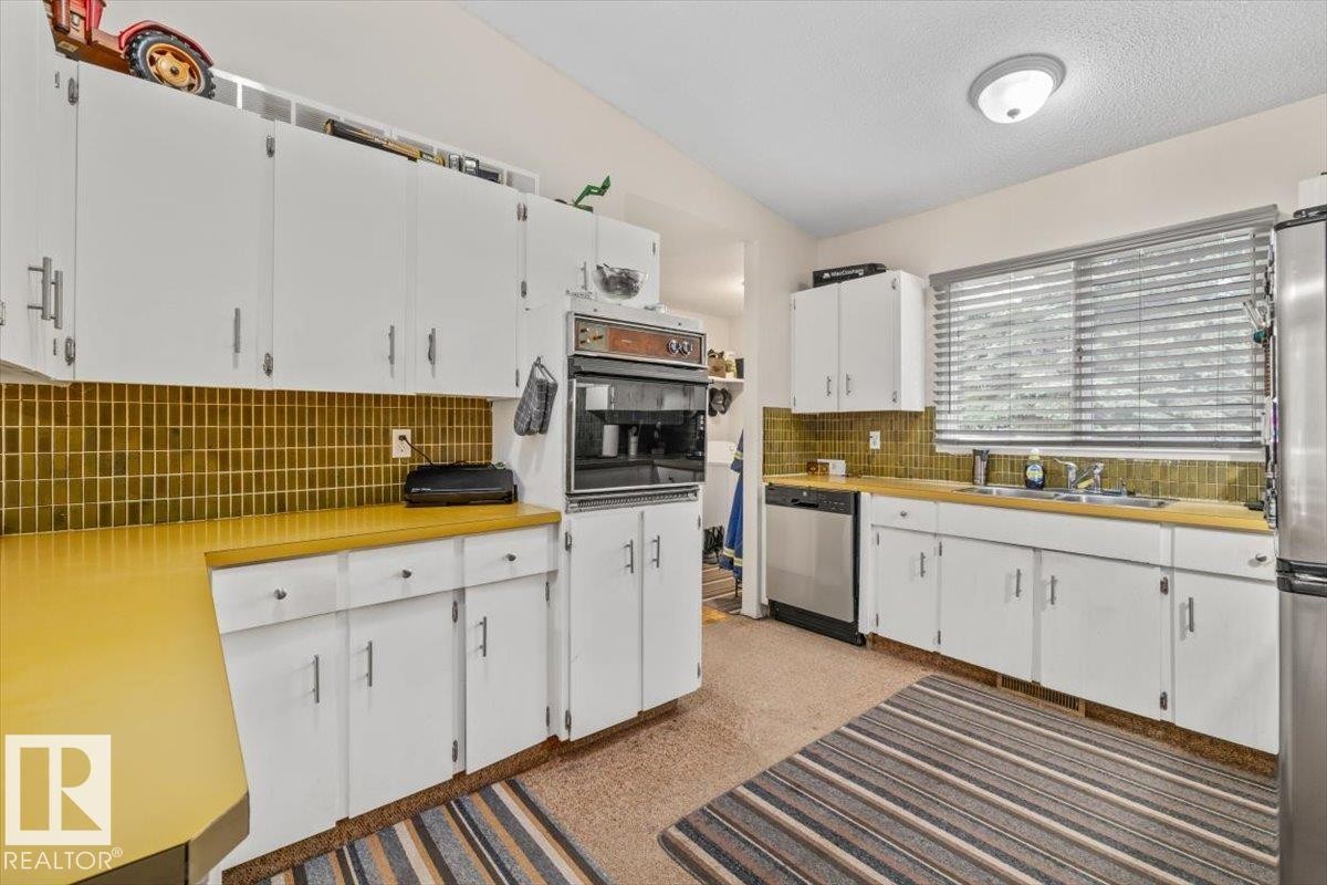 4411 209 Street Nw, Edmonton, AB - Indoor Photo Showing Kitchen