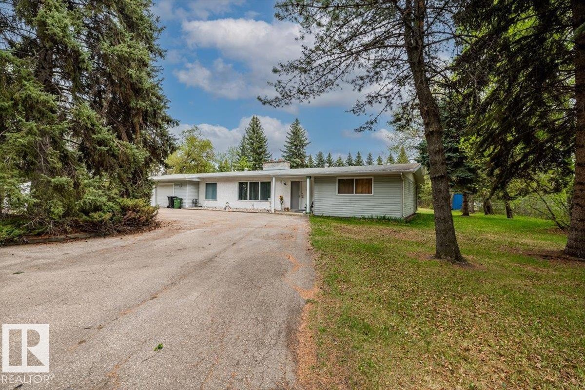 4411 209 Street Nw, Edmonton, AB - Outdoor