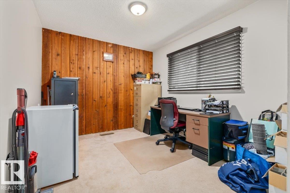 4411 209 Street Nw, Edmonton, AB - Indoor