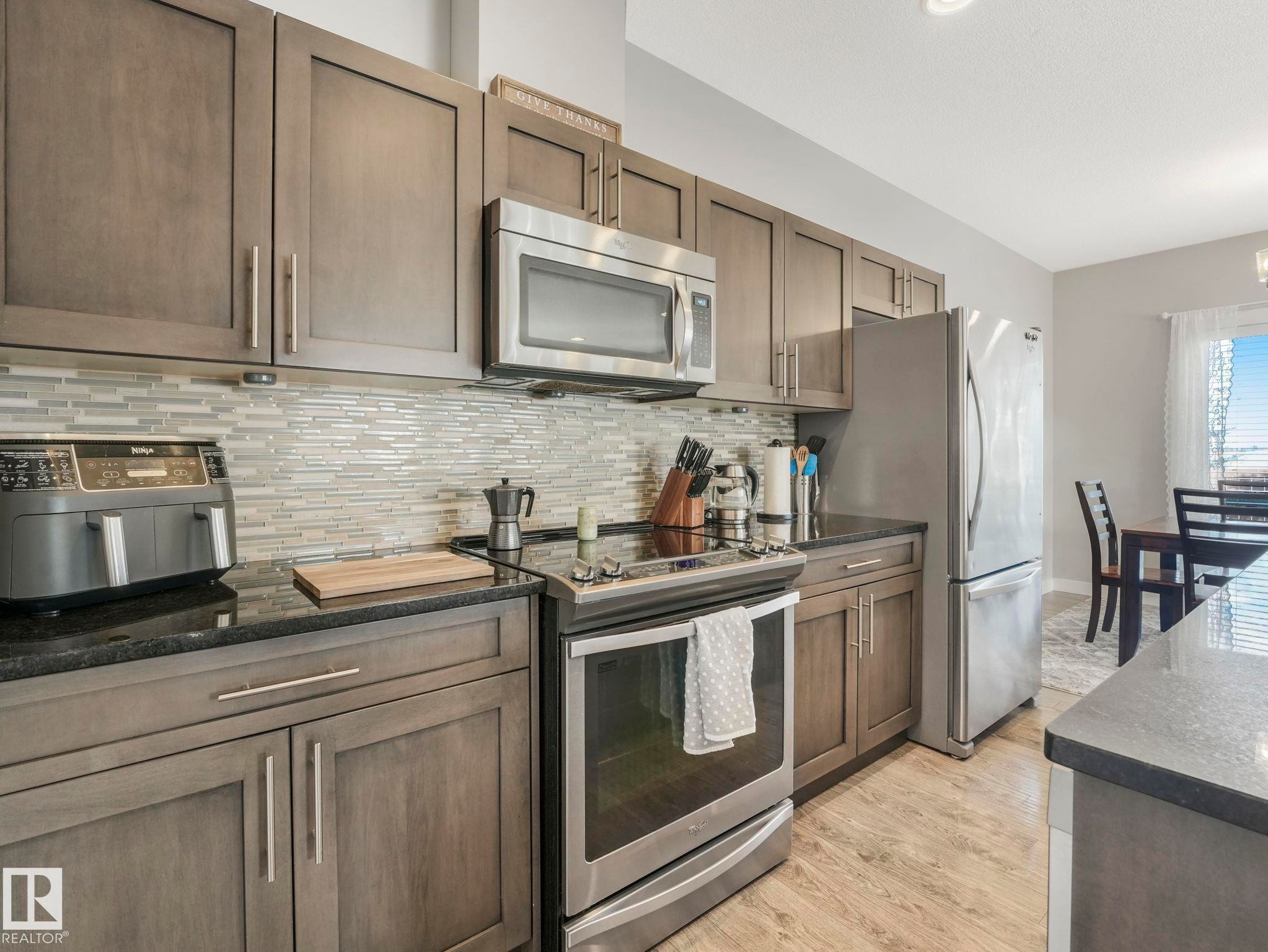 1304 Graybriar Green, Stony Plain, AB - Indoor Photo Showing Kitchen With Stainless Steel Kitchen With Upgraded Kitchen