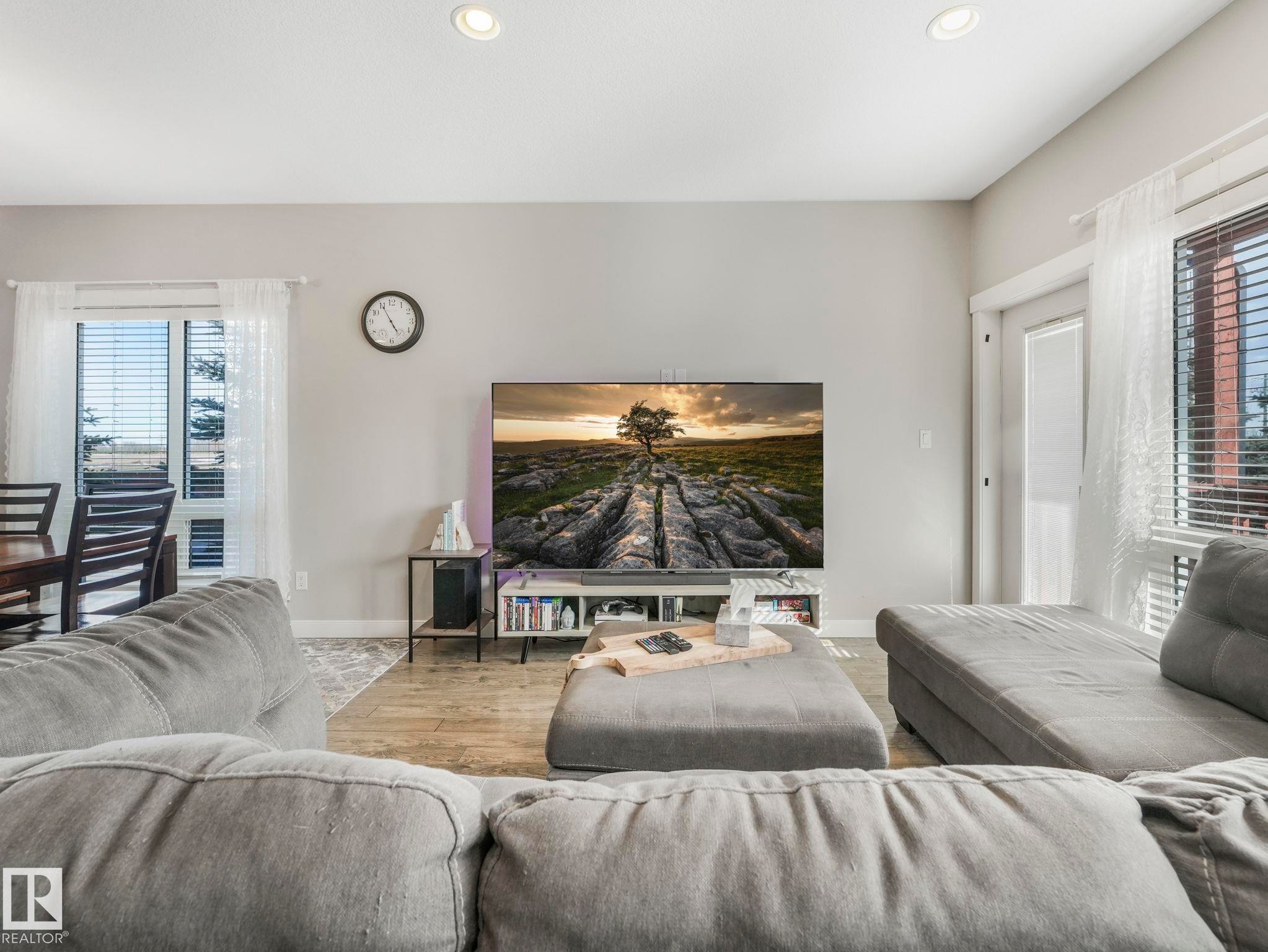 1304 Graybriar Green, Stony Plain, AB - Indoor Photo Showing Living Room