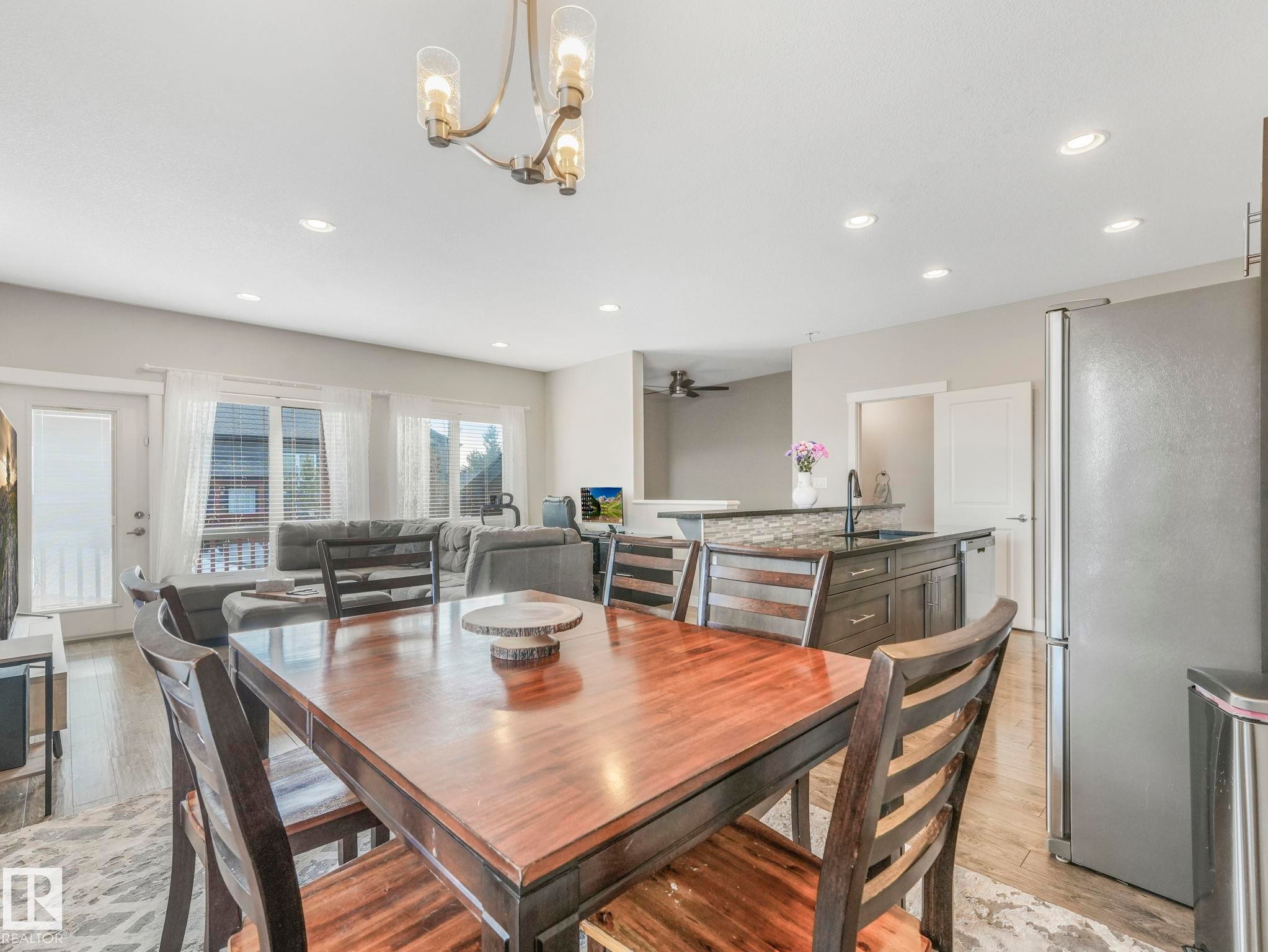 1304 Graybriar Green, Stony Plain, AB - Indoor Photo Showing Dining Room
