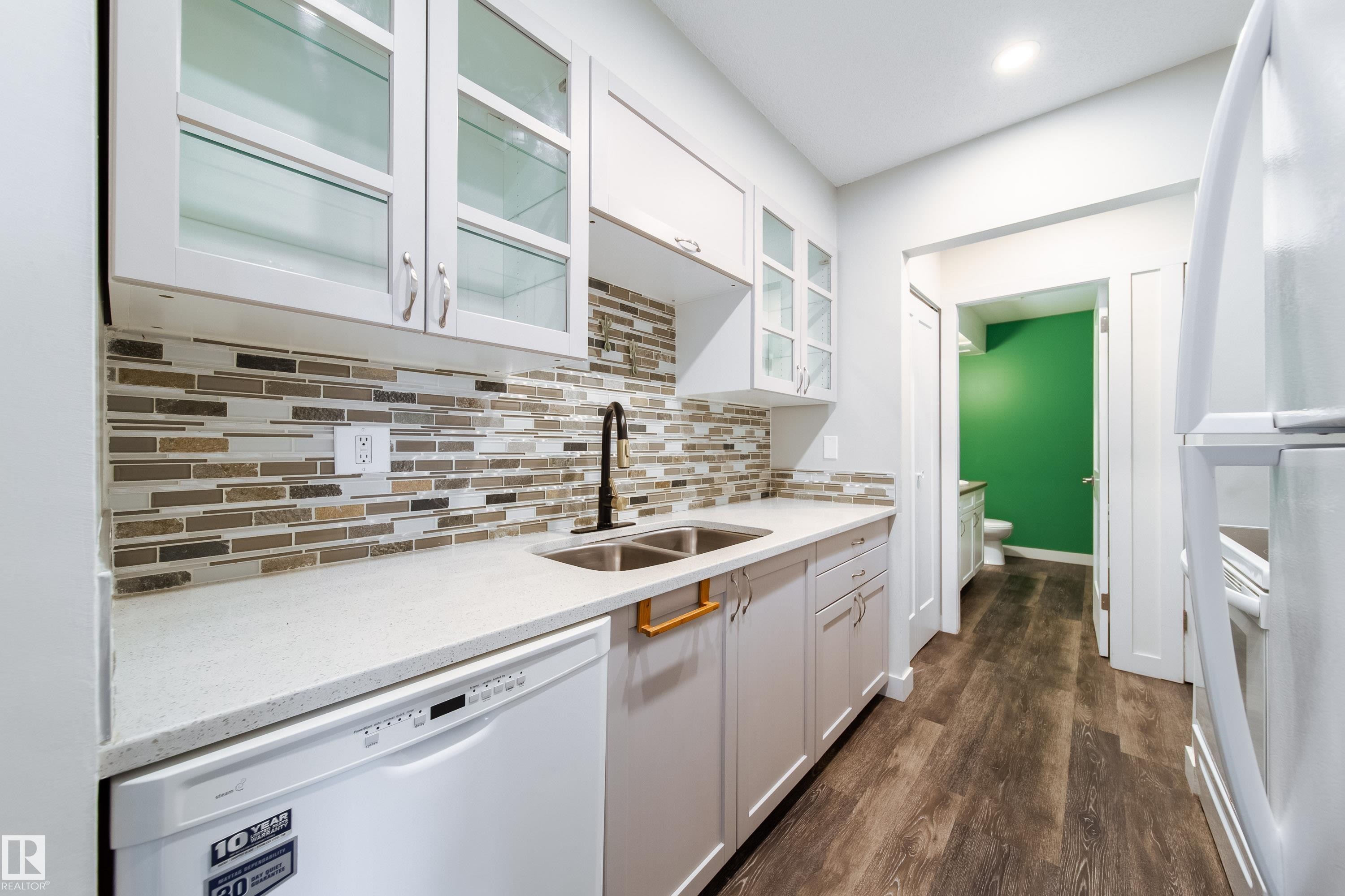 5642 148 Street, Edmonton, AB - Indoor Photo Showing Kitchen With Double Sink With Upgraded Kitchen