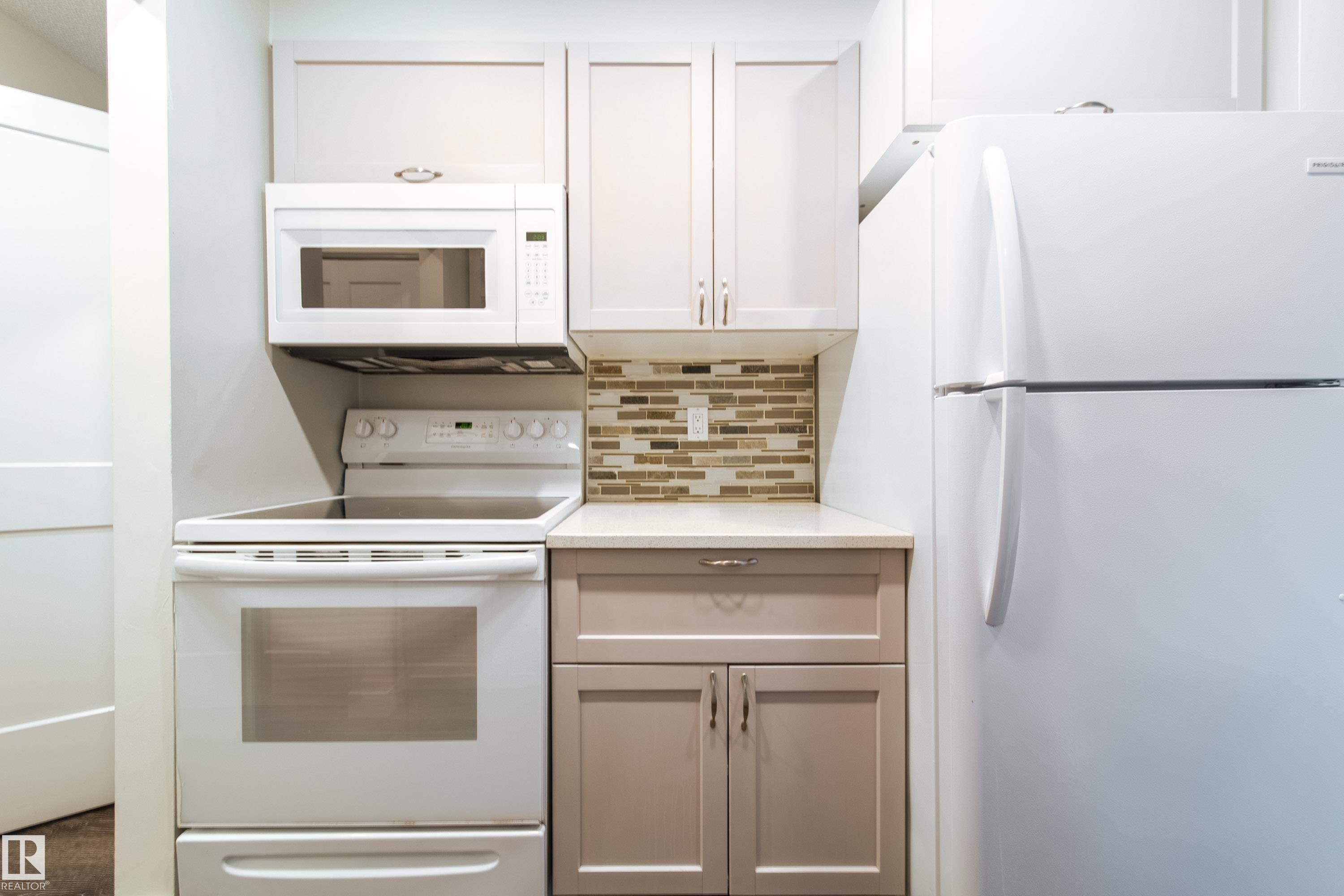 5642 148 Street, Edmonton, AB - Indoor Photo Showing Kitchen