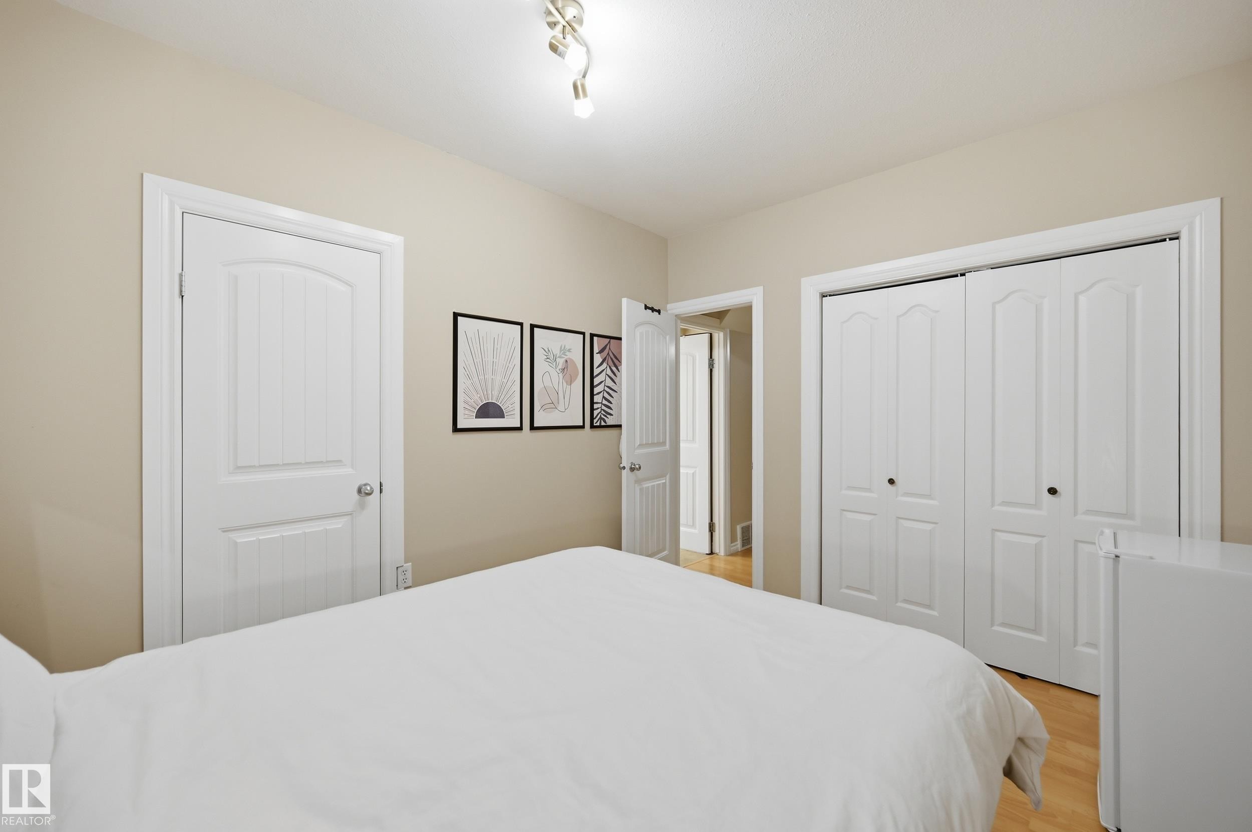 11337 76 Avenue Nw, Edmonton, AB - Indoor Photo Showing Bedroom