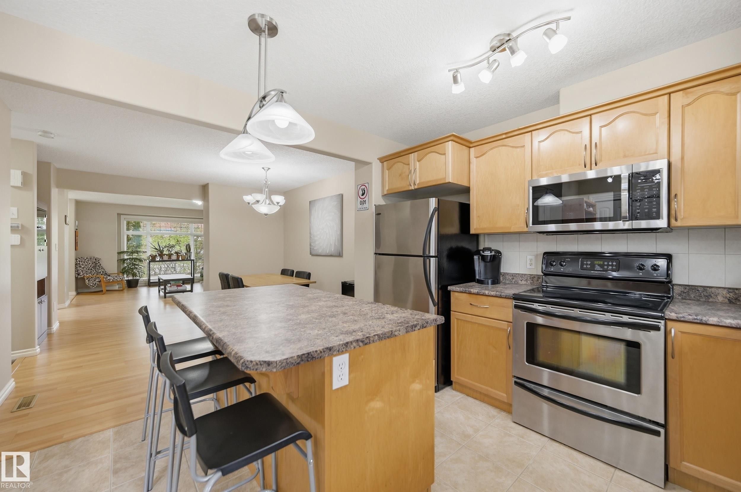 11337 76 Avenue Nw, Edmonton, AB - Indoor Photo Showing Kitchen