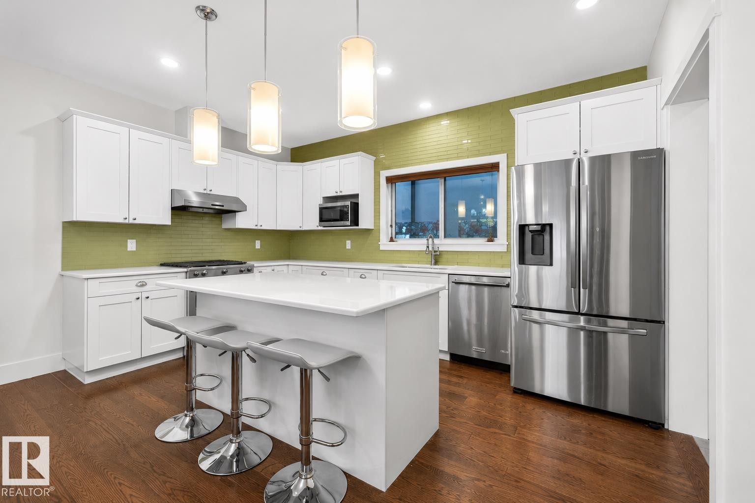 12620 106 Avenue, Edmonton, AB - Indoor Photo Showing Kitchen With Upgraded Kitchen