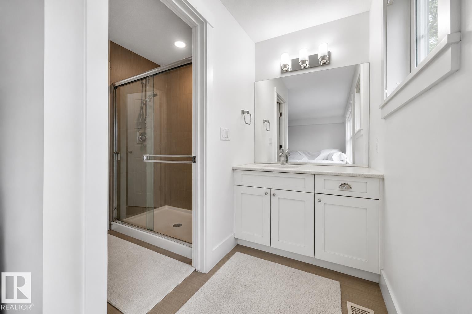 12620 106 Avenue, Edmonton, AB - Indoor