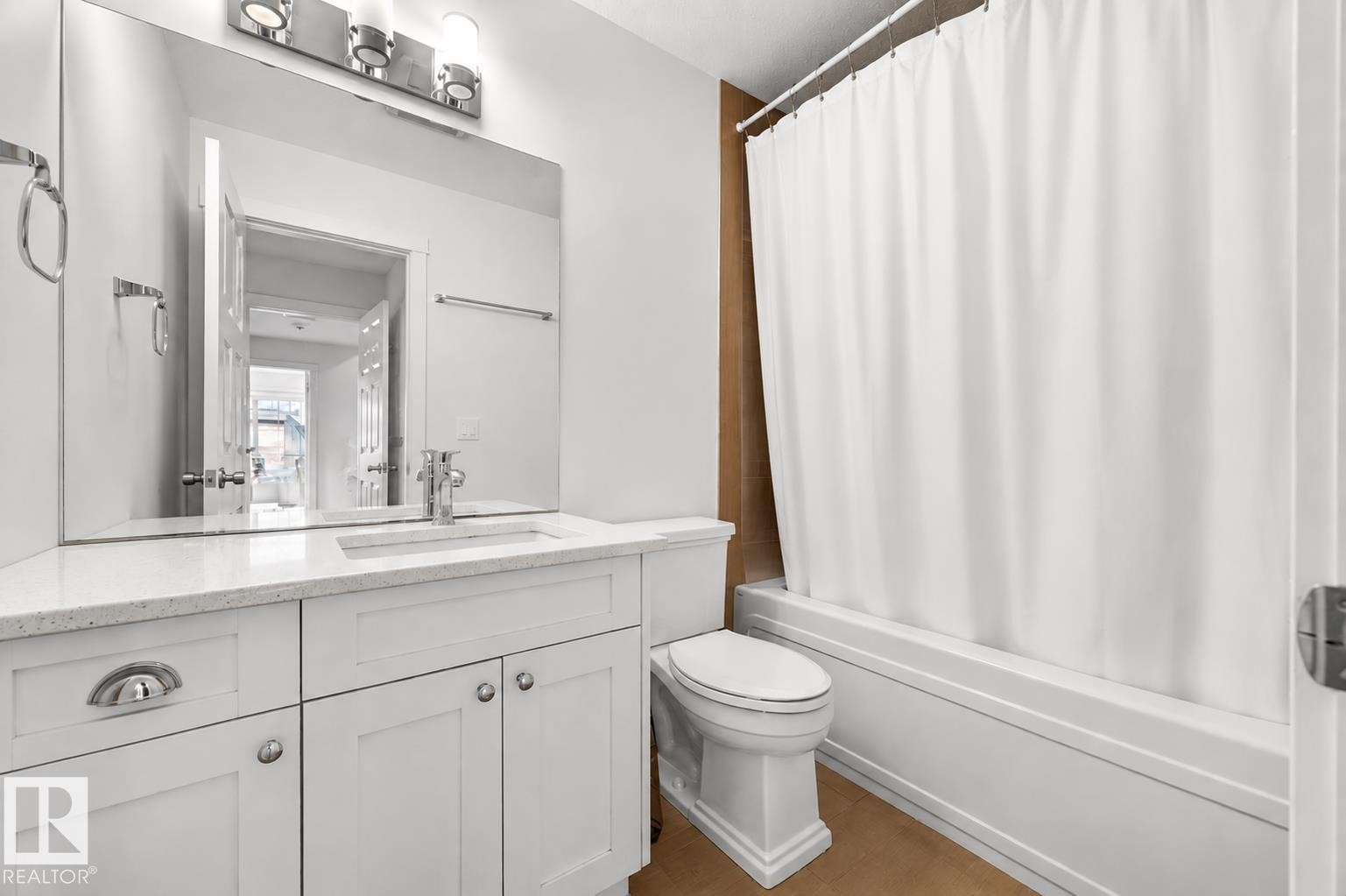 12620 106 Avenue, Edmonton, AB - Indoor Photo Showing Bathroom