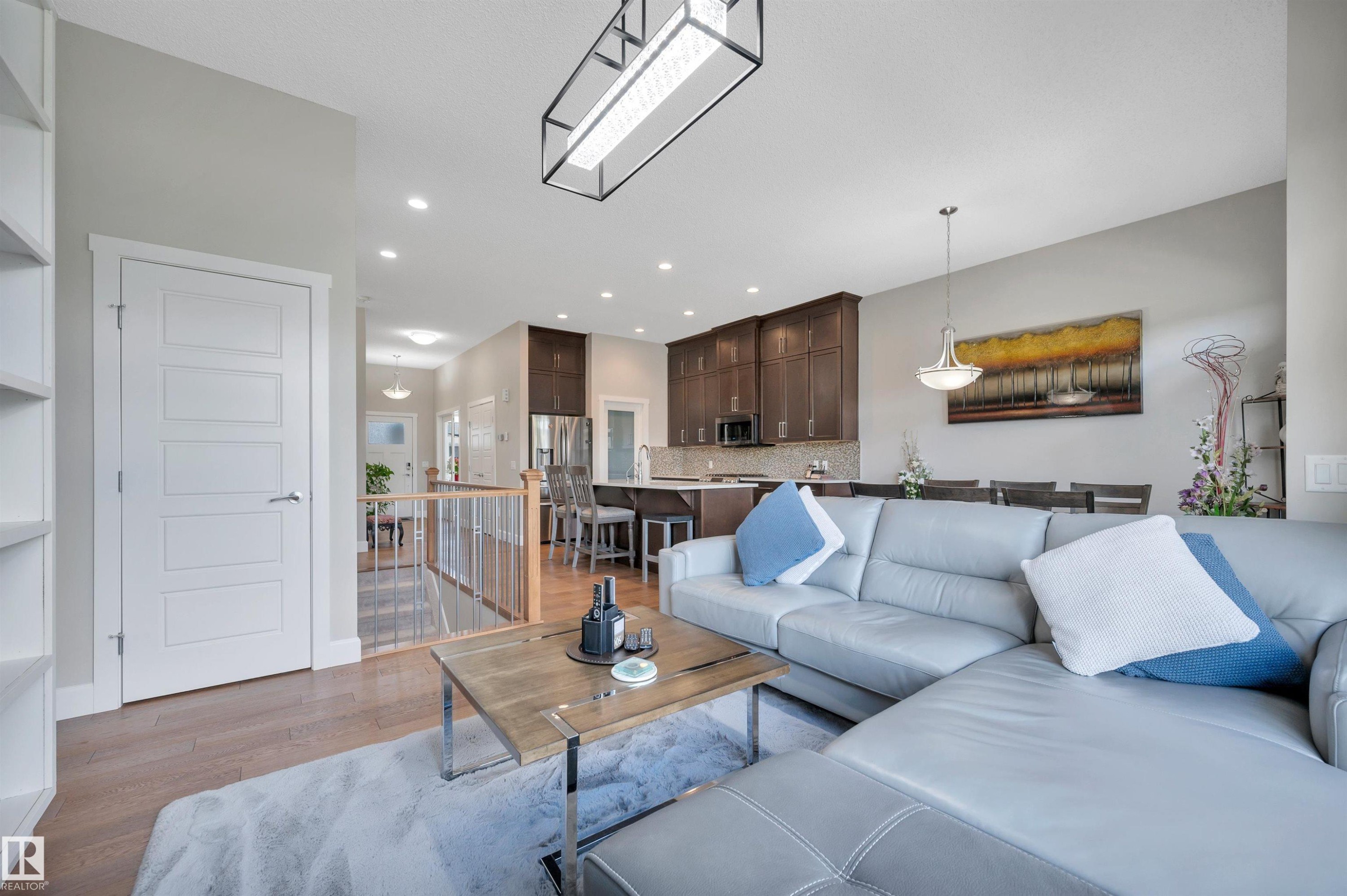 3 103 Allard Link, Edmonton, AB - Indoor Photo Showing Living Room