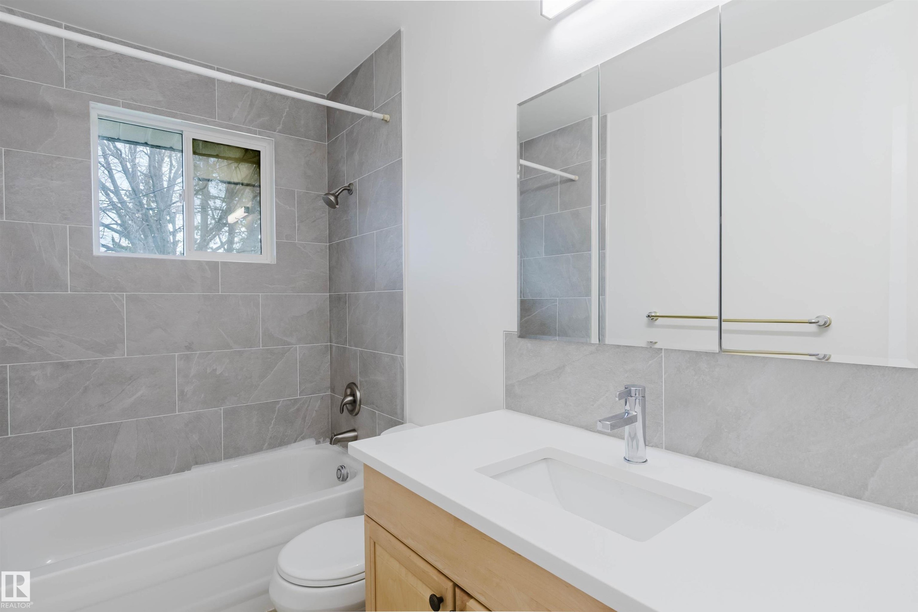 8311 160 Street, Edmonton, AB - Indoor Photo Showing Bathroom