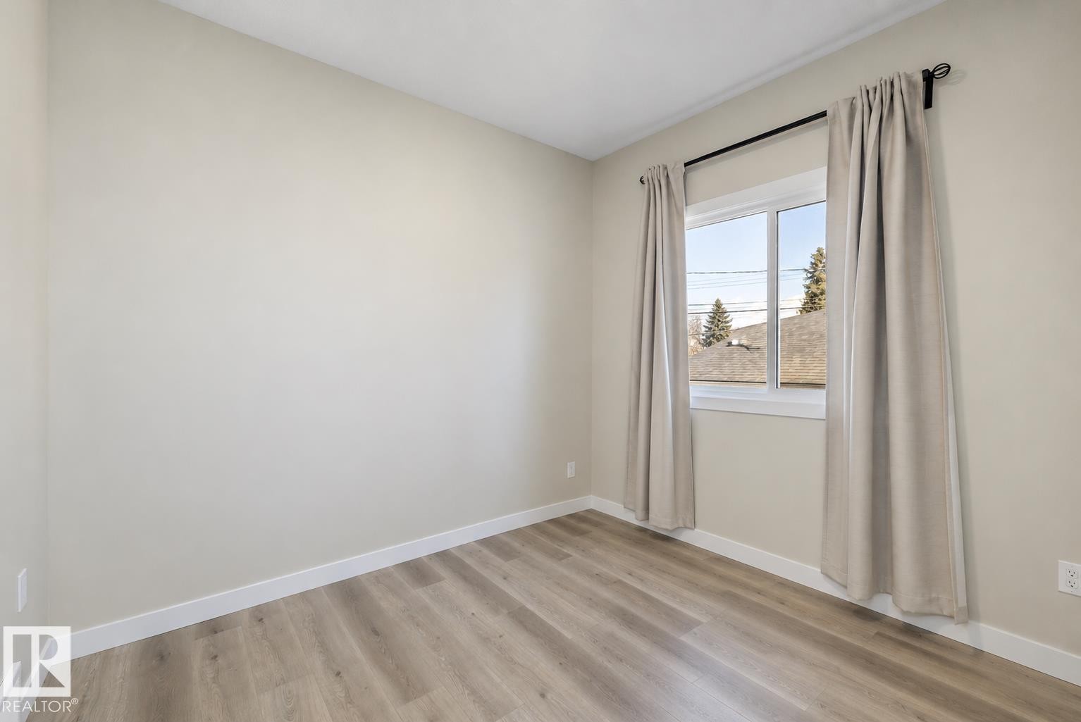 Office or Guest Room Located on Main Floor - 7208 78 Avenue, Edmonton, AB