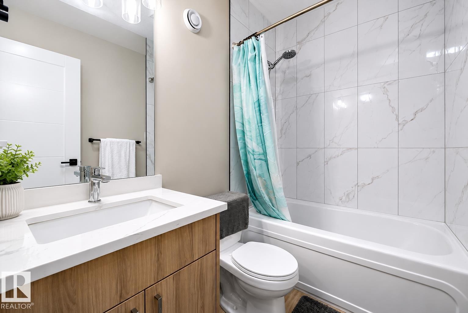 Legal Suite 4 PCE Bathroom - 7208 78 Avenue, Edmonton, AB