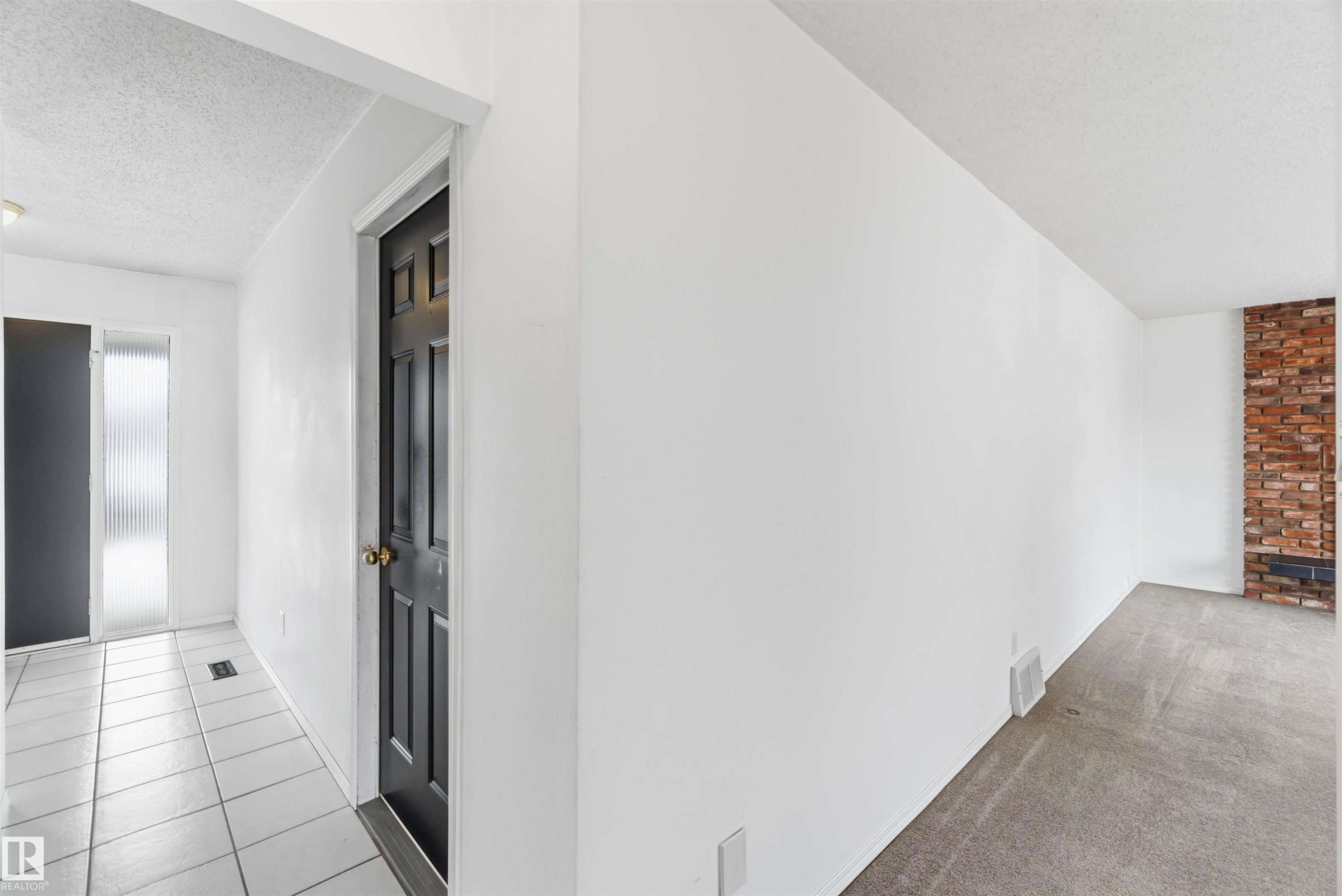 17919 94 Avenue, Edmonton, AB - Indoor Photo Showing Other Room