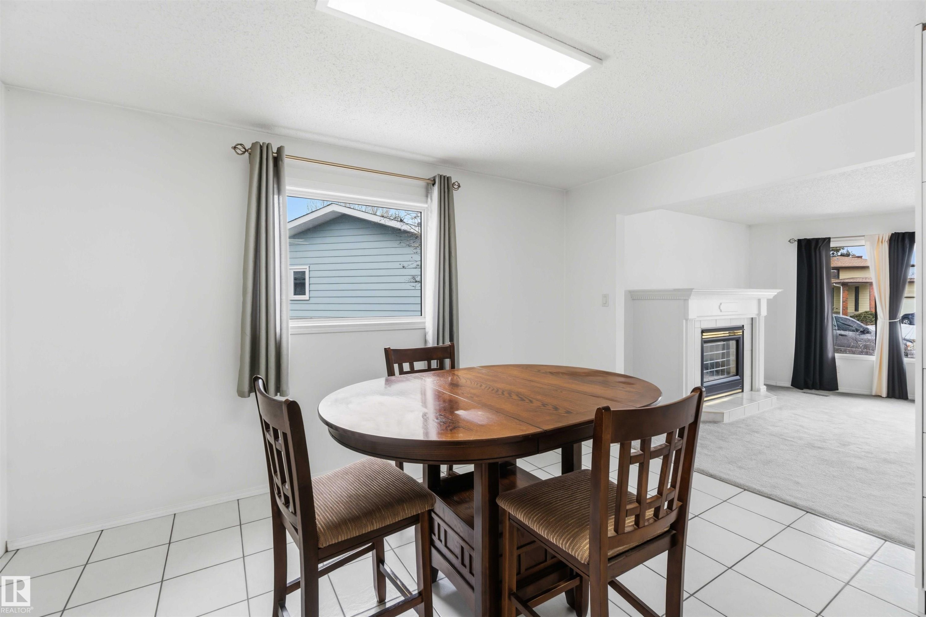 17919 94 Avenue, Edmonton, AB - Indoor Photo Showing Dining Room