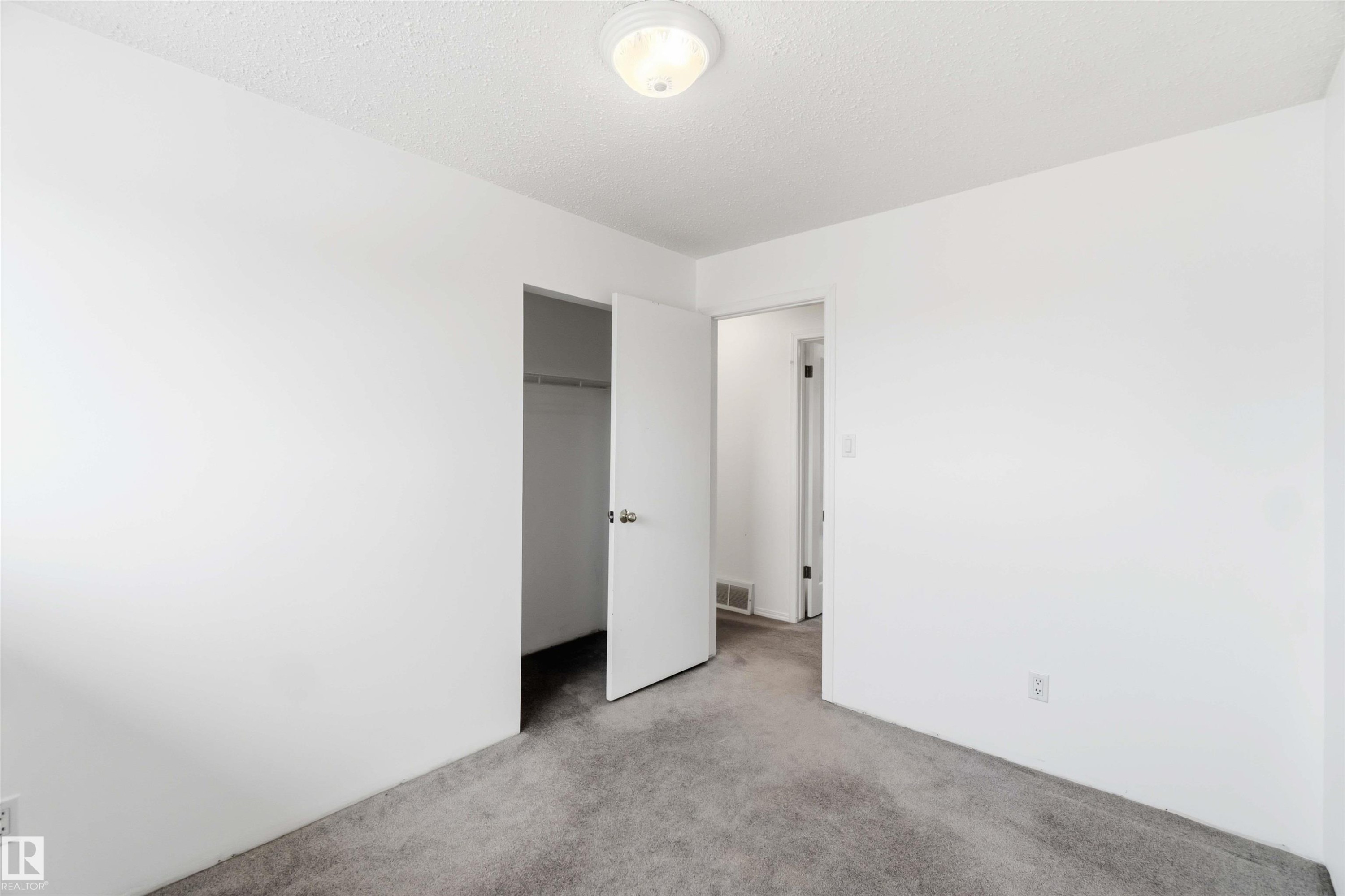 17919 94 Avenue, Edmonton, AB - Indoor Photo Showing Other Room