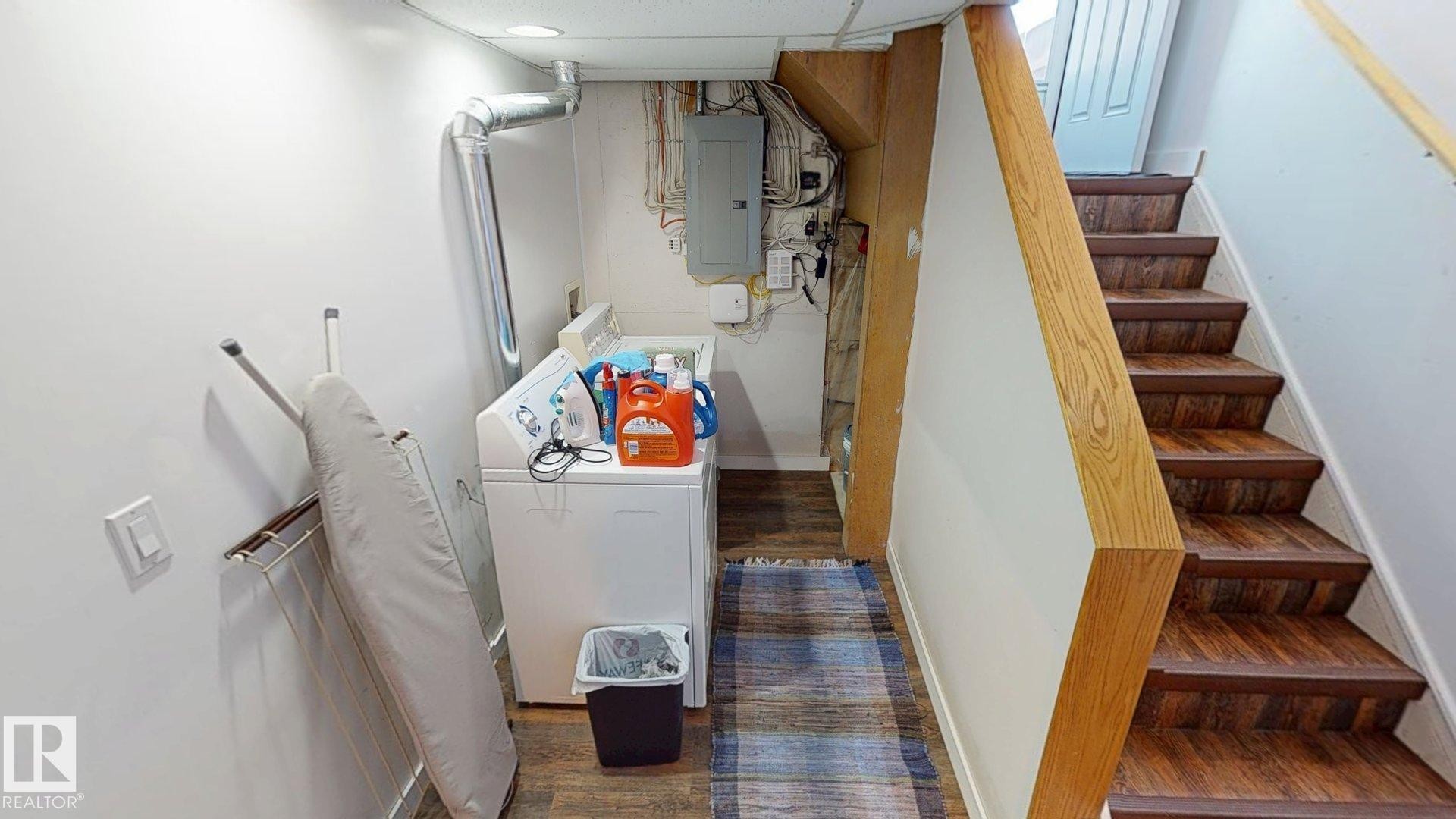 9650 86 Street, Edmonton, AB - Indoor Photo Showing Other Room