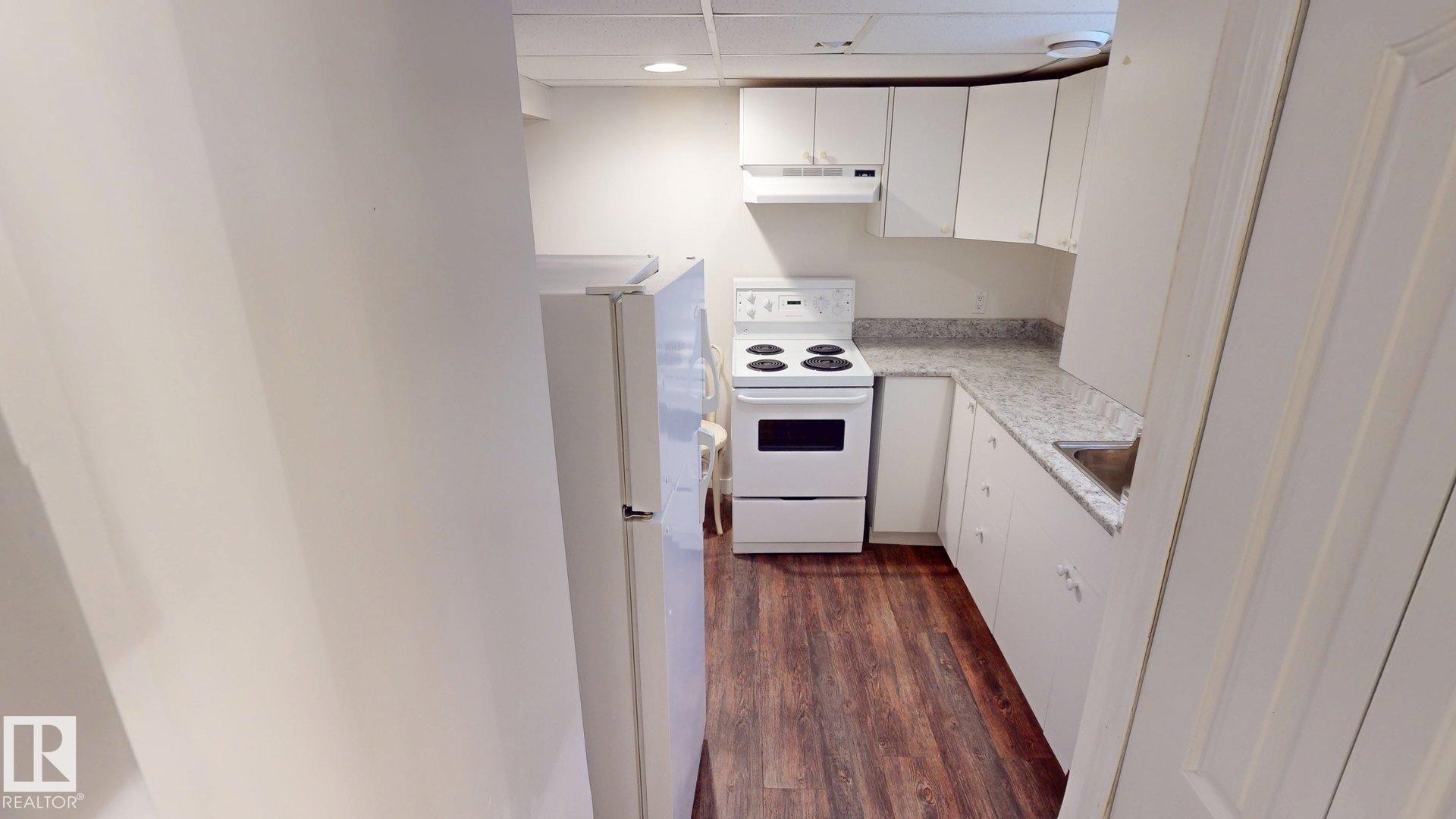 9650 86 Street, Edmonton, AB - Indoor Photo Showing Kitchen